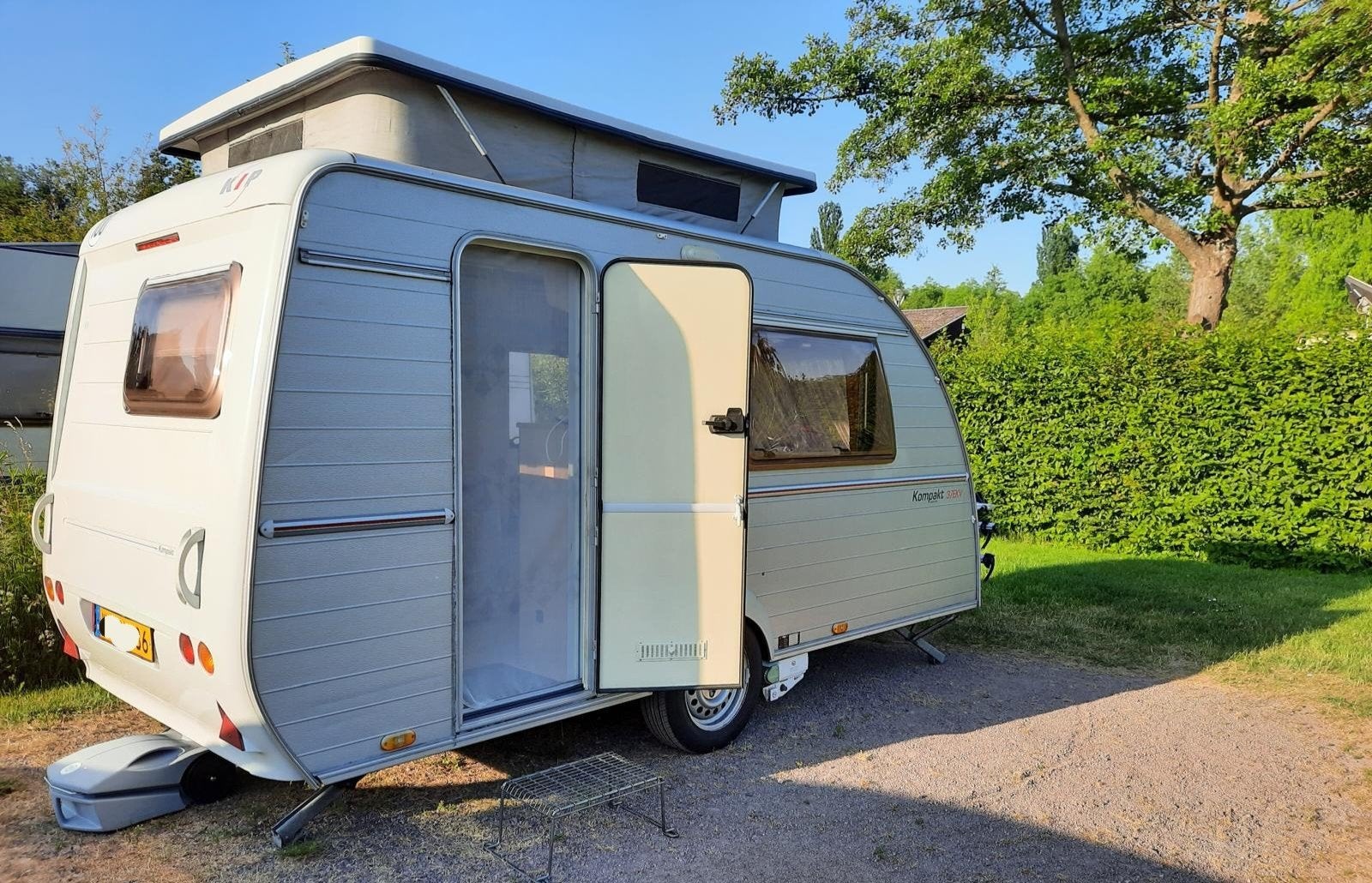 Kip compact 37EKV  incl.Mover Reich  Hefdak, Caravans en Kamperen, Caravans, Particulier, tot en met 4, Standaardzit, Kip, Lengtebed