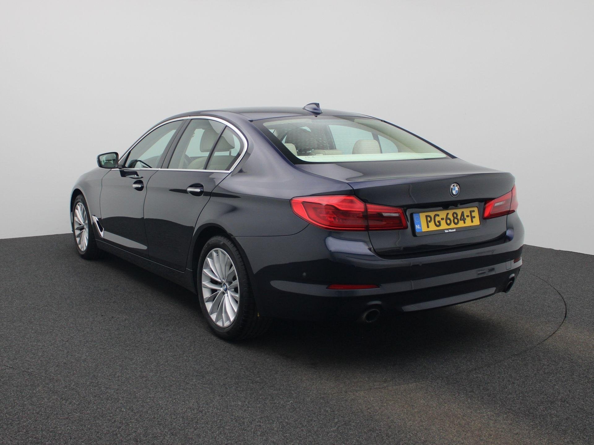 BMW 5-serie 530i High Executive | Achteruitrijcamera | Parke, Automaat, Achterwielaandrijving, Gebruikt, 4 cilinders
