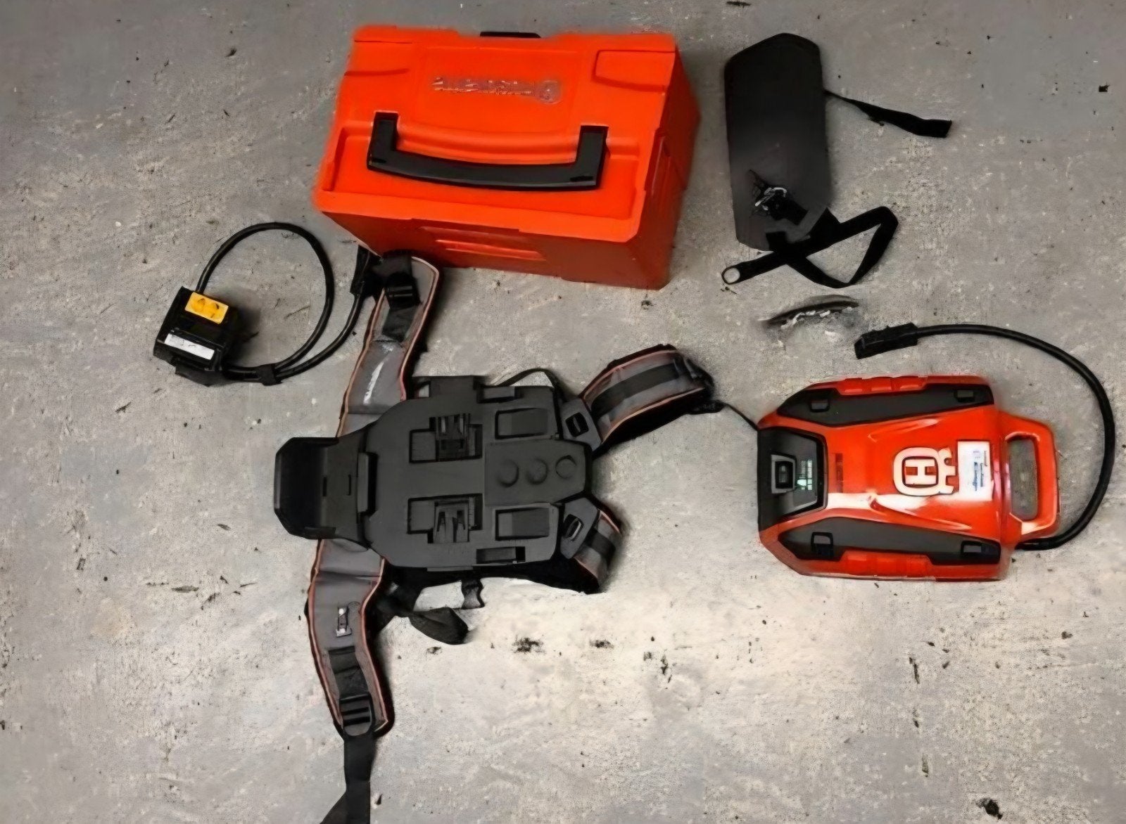 stihl & husqvarna set gaat weg wegens stoppen bedrijf, Ophalen of Verzenden, Zo goed als nieuw, Accu, Stihl