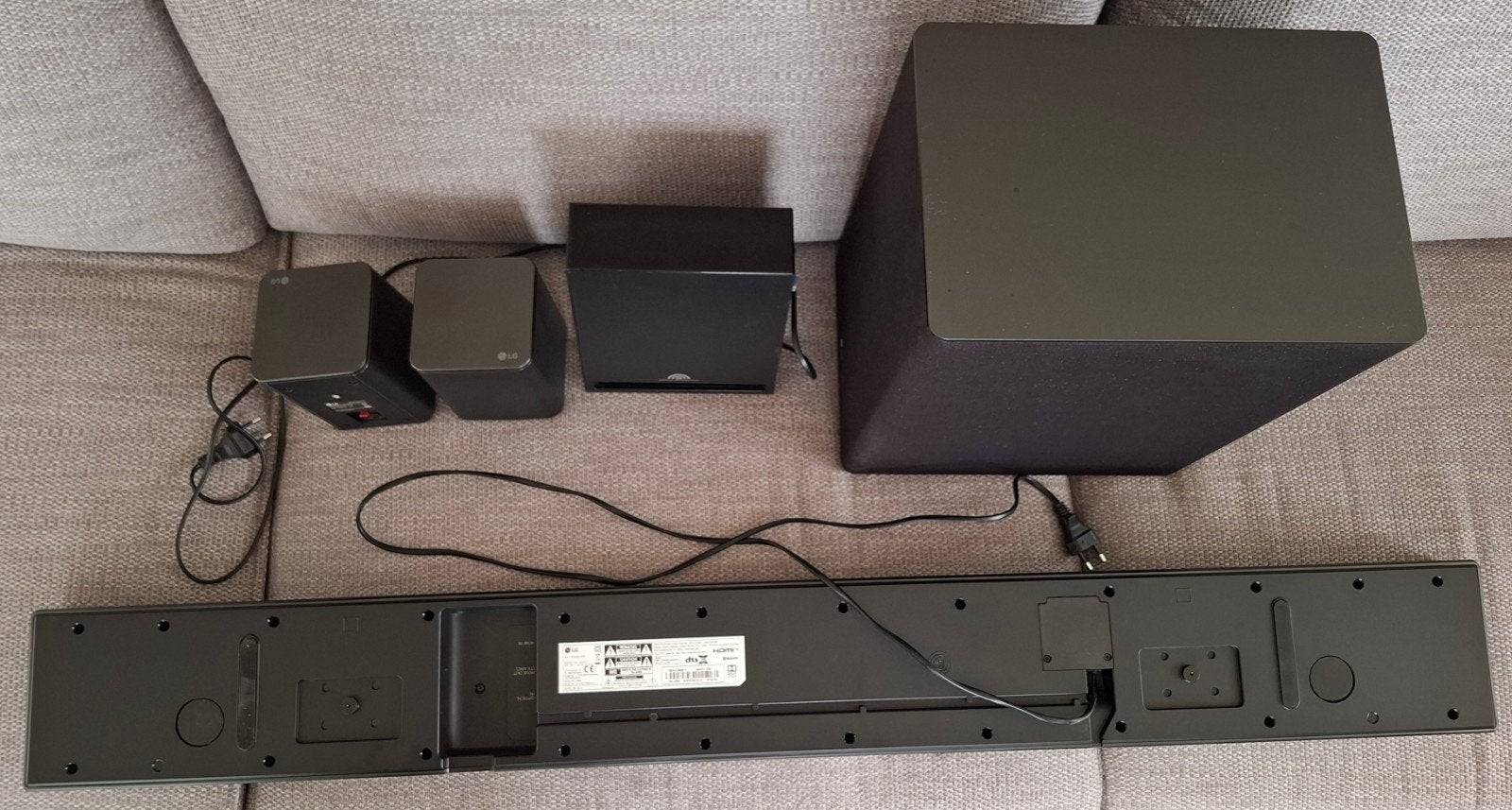 Foto 3 van LG Soundbar met draadloze subwoofer en achterspeakers