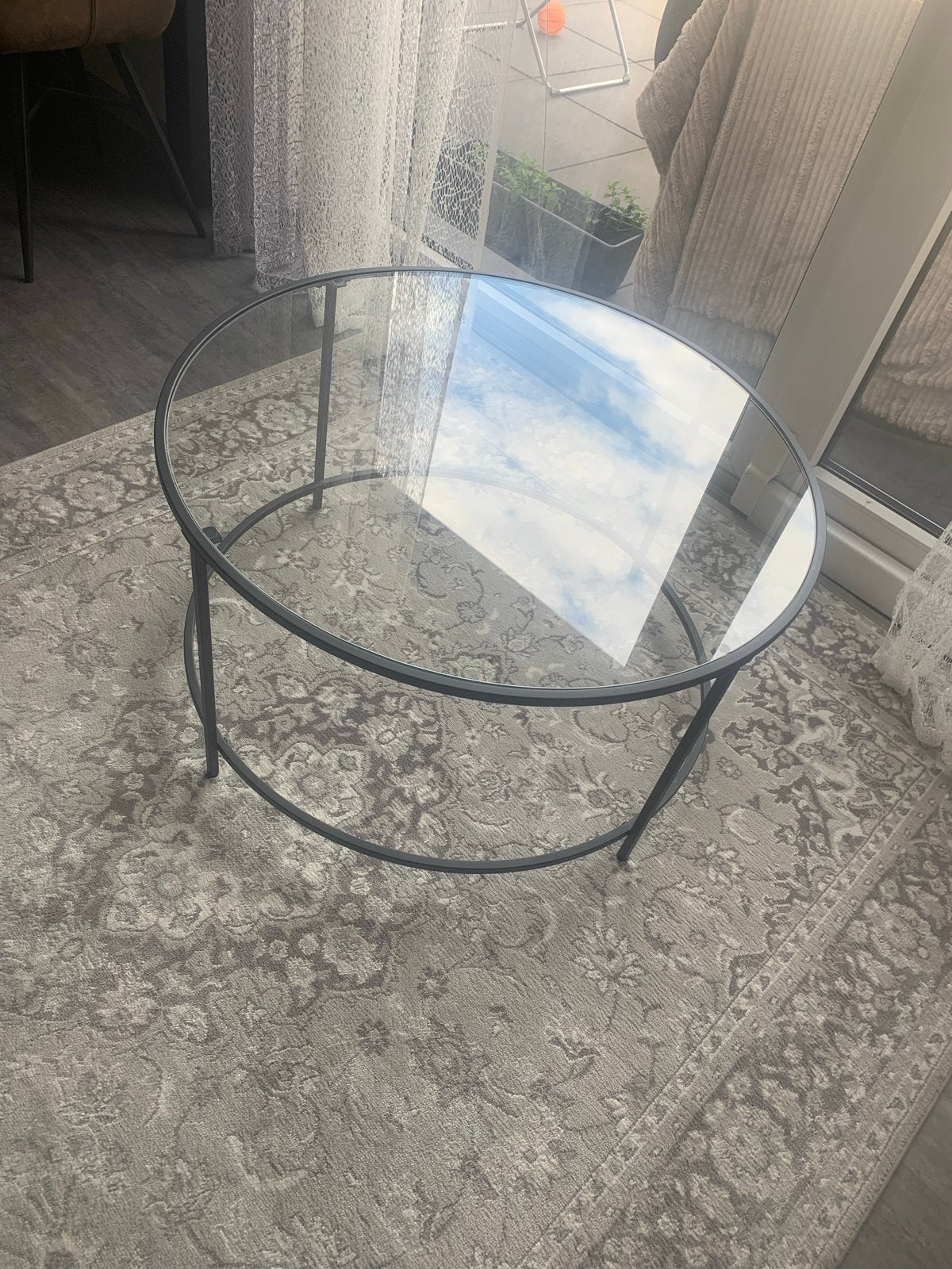 Ronde glazen salontafel met metalen onderstel, Ophalen, 50 tot 100 cm, Rond, Nieuw