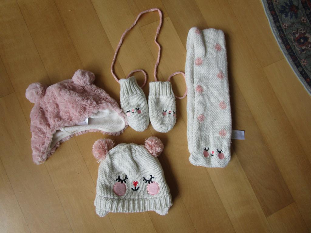 Schattige winterset - 1x sjaal / 2x muts / 1x wantjes, Hema + Early Days, Ophalen of Verzenden, Zo goed als nieuw, Maat 68