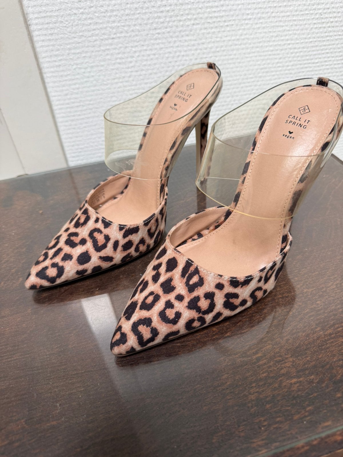 Pumps luipaardprint met transparante bandjes - Maat 38, Ophalen of Verzenden, Zo goed als nieuw, Overige kleuren, Pumps
