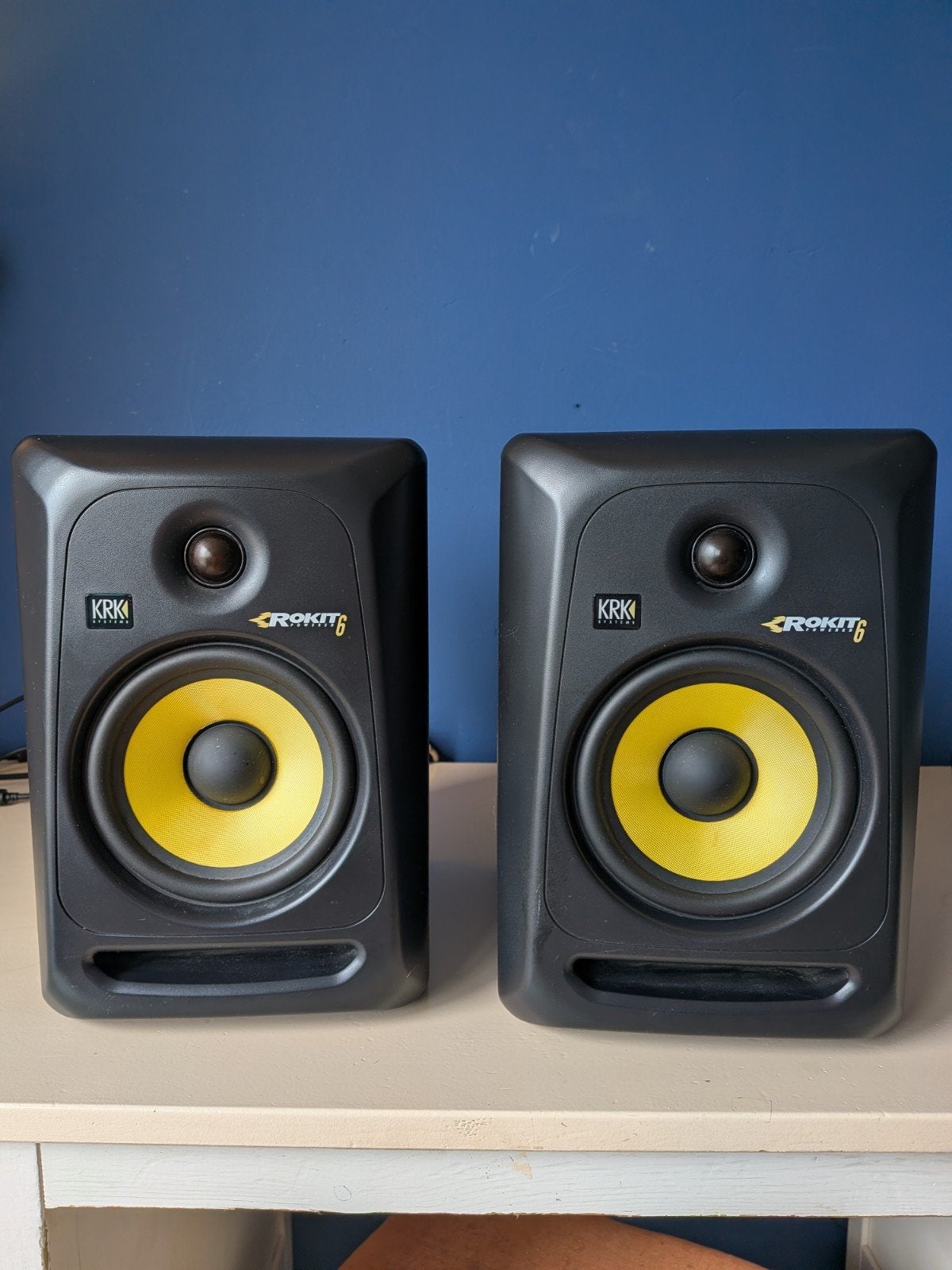 krk rokit powered 6 g2 studio monitor (set), Studiomonitor, Inclusief kabels, 120 tot 150 watt, Zo goed als nieuw