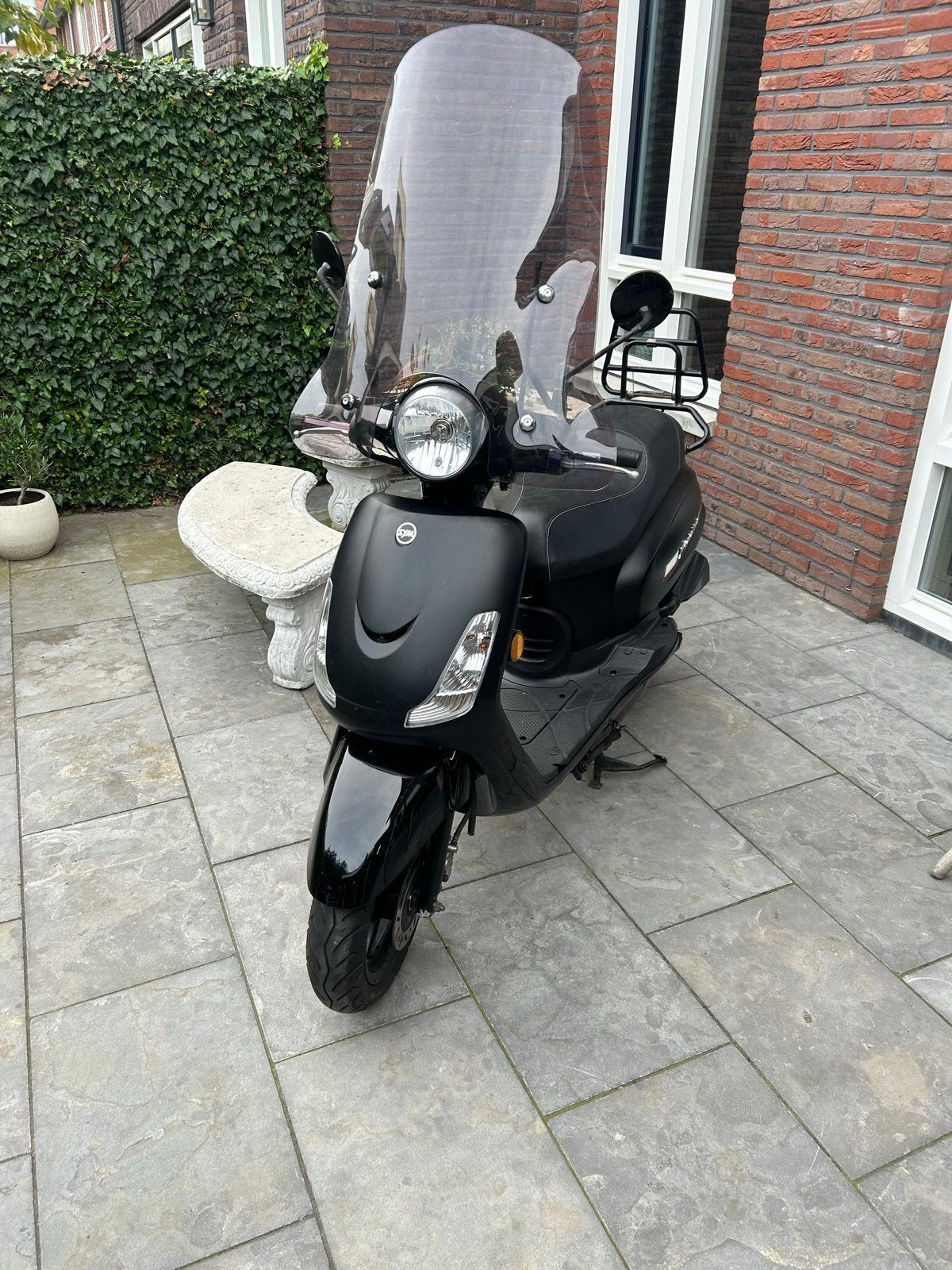 Sym Fiddle Euro 5 uit 2022 met windscherm en 2 sleutels, Fietsen en Brommers, Ophalen of Verzenden, Zo goed als nieuw, Benzine