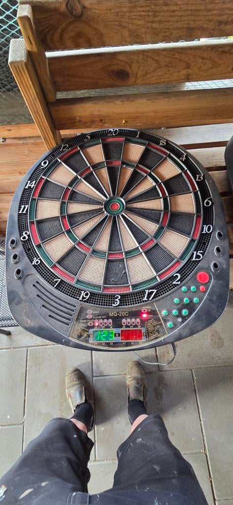 Elektronisch dartbord met pijlen en extra flights, Ophalen, Gebruikt, Dartbord met pijlen, Soft tip