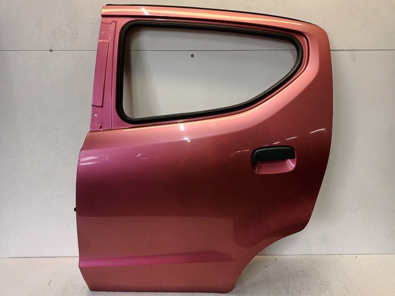 Portier links achter Suzuki Alto, Onderdelen@venauto.nl, Van der Ven Autorecycling B.V., Gebruikt, Ettenseweg 76, 4706 PB Roosendaal, The Netherlands