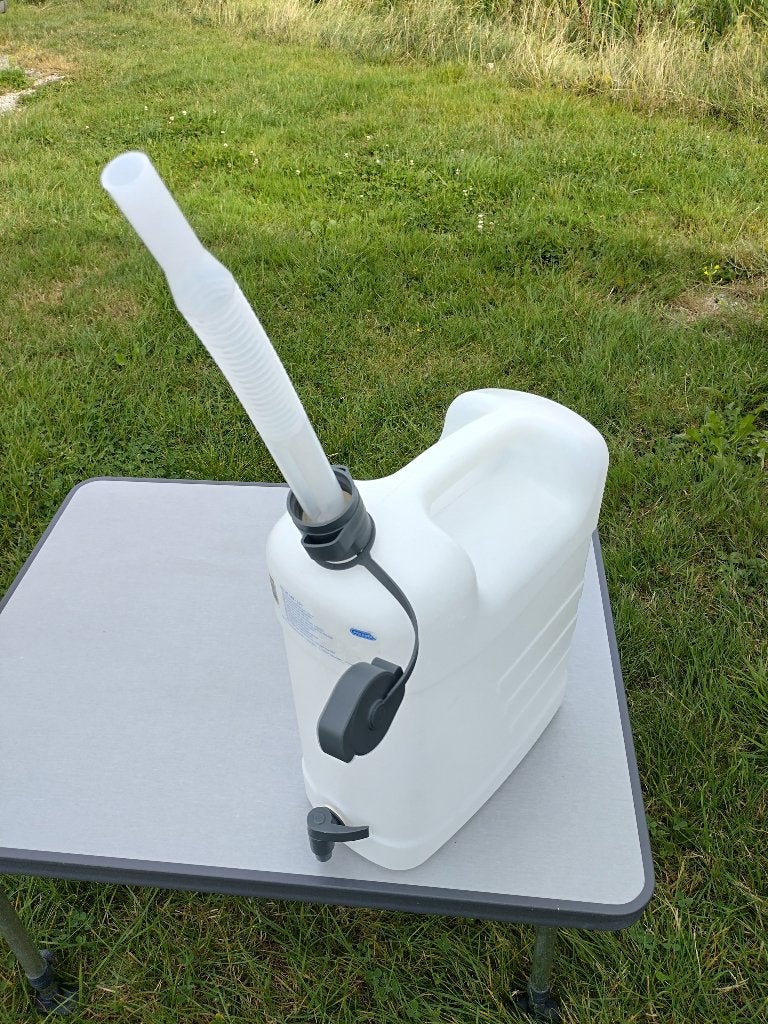 Camping jerrycan 15 Liter met draaiende tapkraan, Ophalen, Zo goed als nieuw