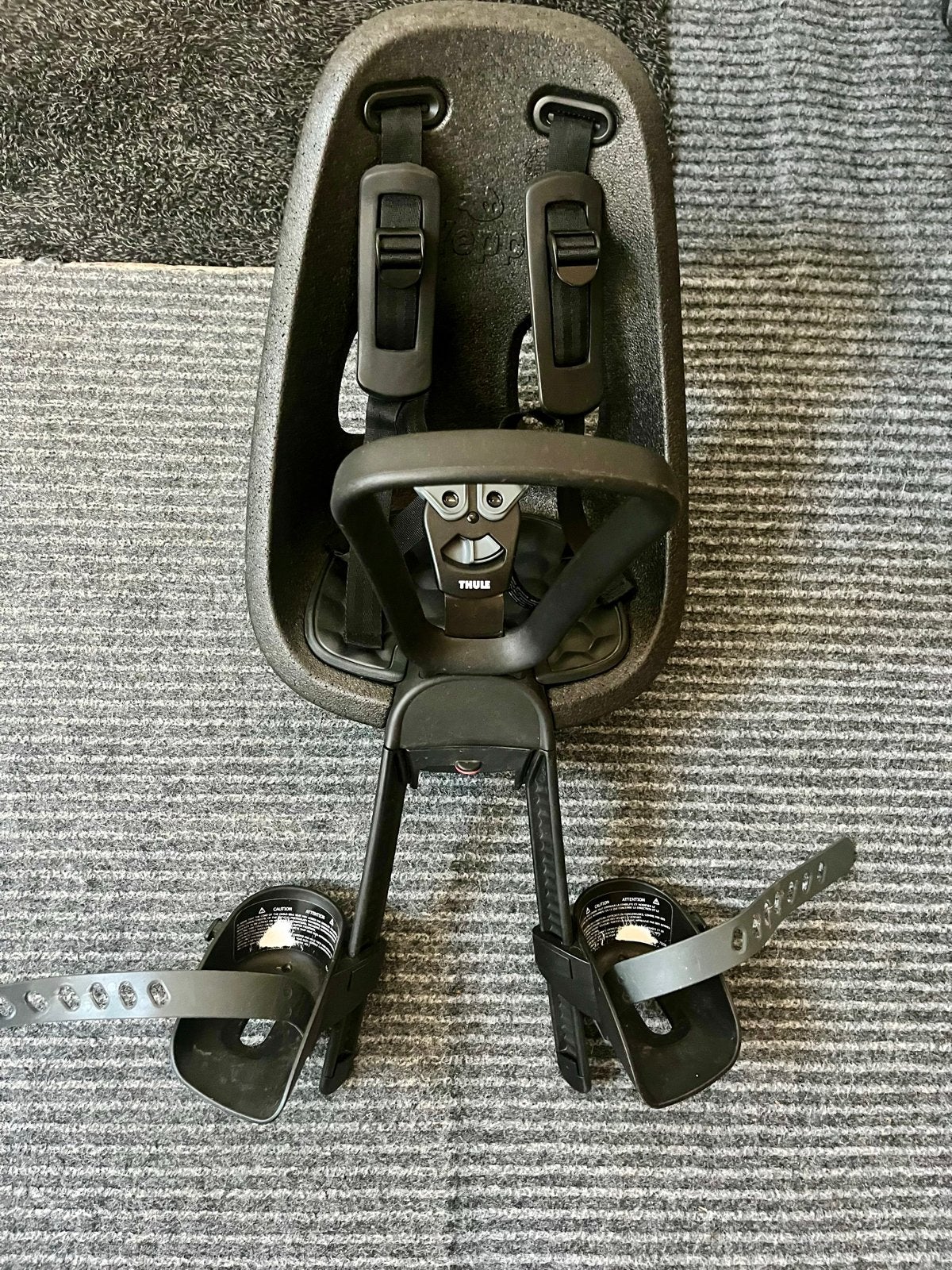 Thule Yepp Nexxt Mini + 2 adapters + windscherm + voetenzak, Voetsteuntjes, Voorzitje, Ophalen of Verzenden, Zo goed als nieuw