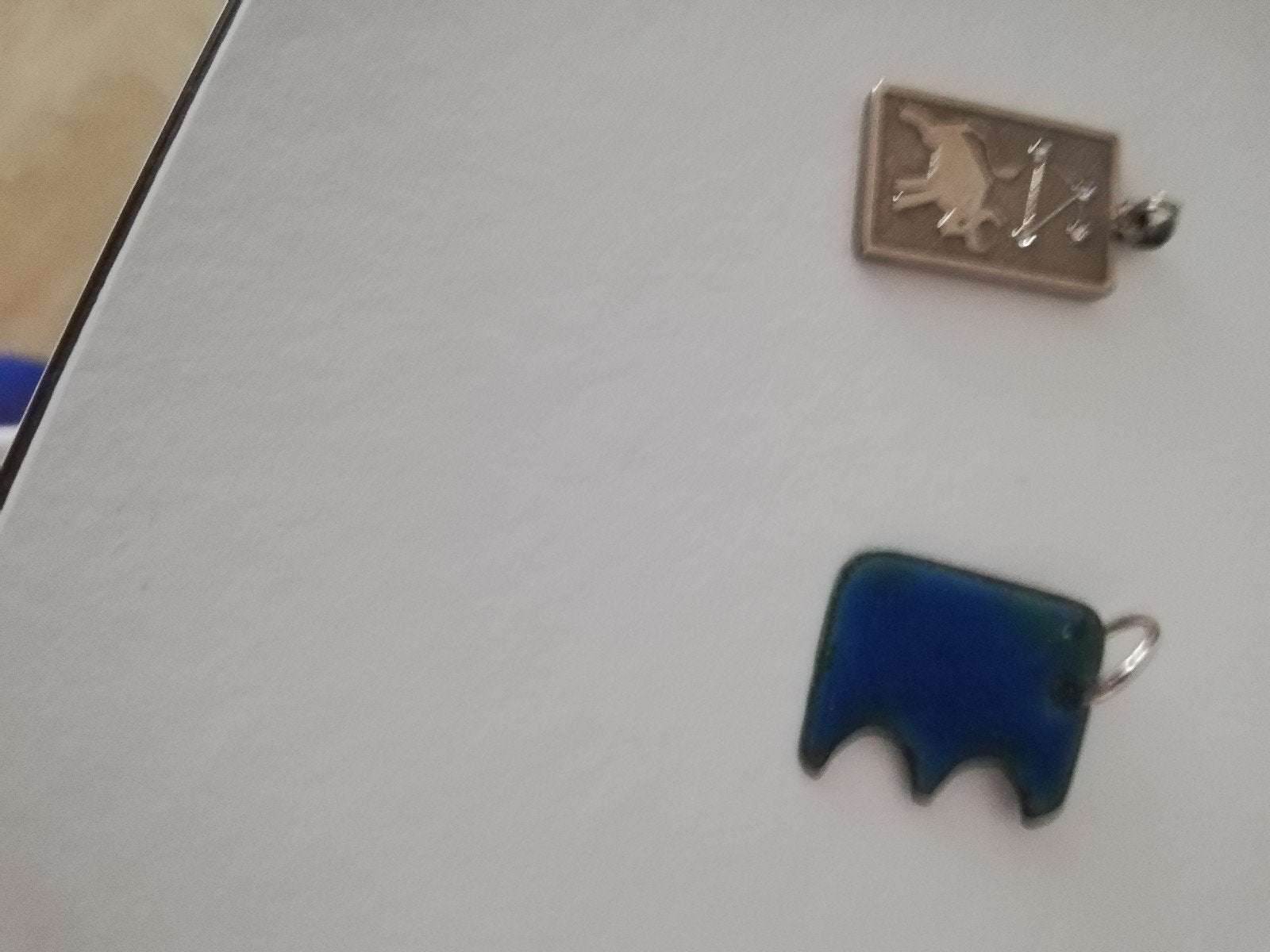 2 nieuwe kettinghangers, letter en Stier., Ophalen of Verzenden, Nieuw, Zilver, Overige materialen