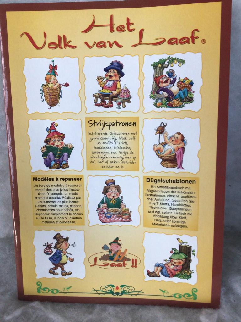 Boekje Het Volk van Laaf. Strijkpatronen. Jaar 2000. Nieuw, Ophalen of Verzenden, Nieuw, Beeldje of Poppetje