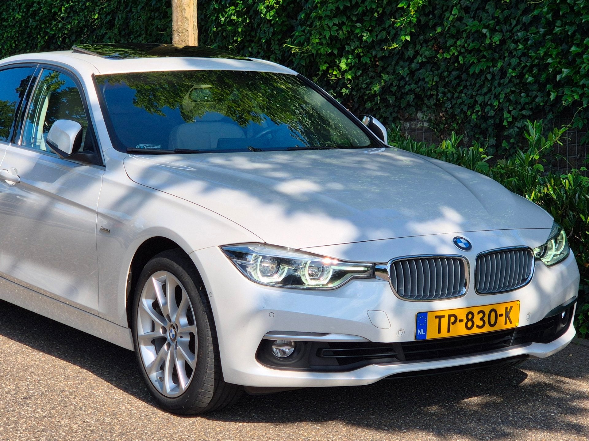BMW 3-serie 320i Luxury Edition Individual Schuifdak Apple C, Automaat, Achterwielaandrijving, Euro 6, 4 cilinders