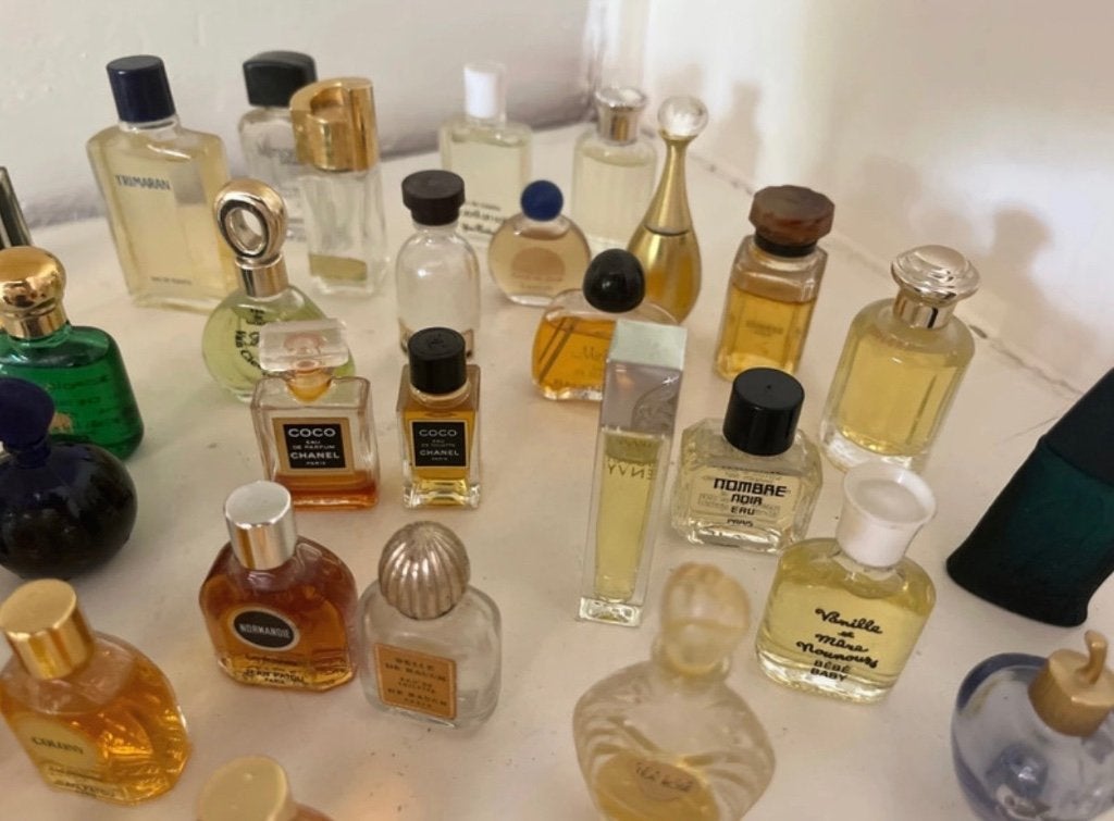 Mix van 50 mini parfum flesjes - Vintage en modern, Ophalen of Verzenden, Gebruikt, Miniatuur, Gevuld