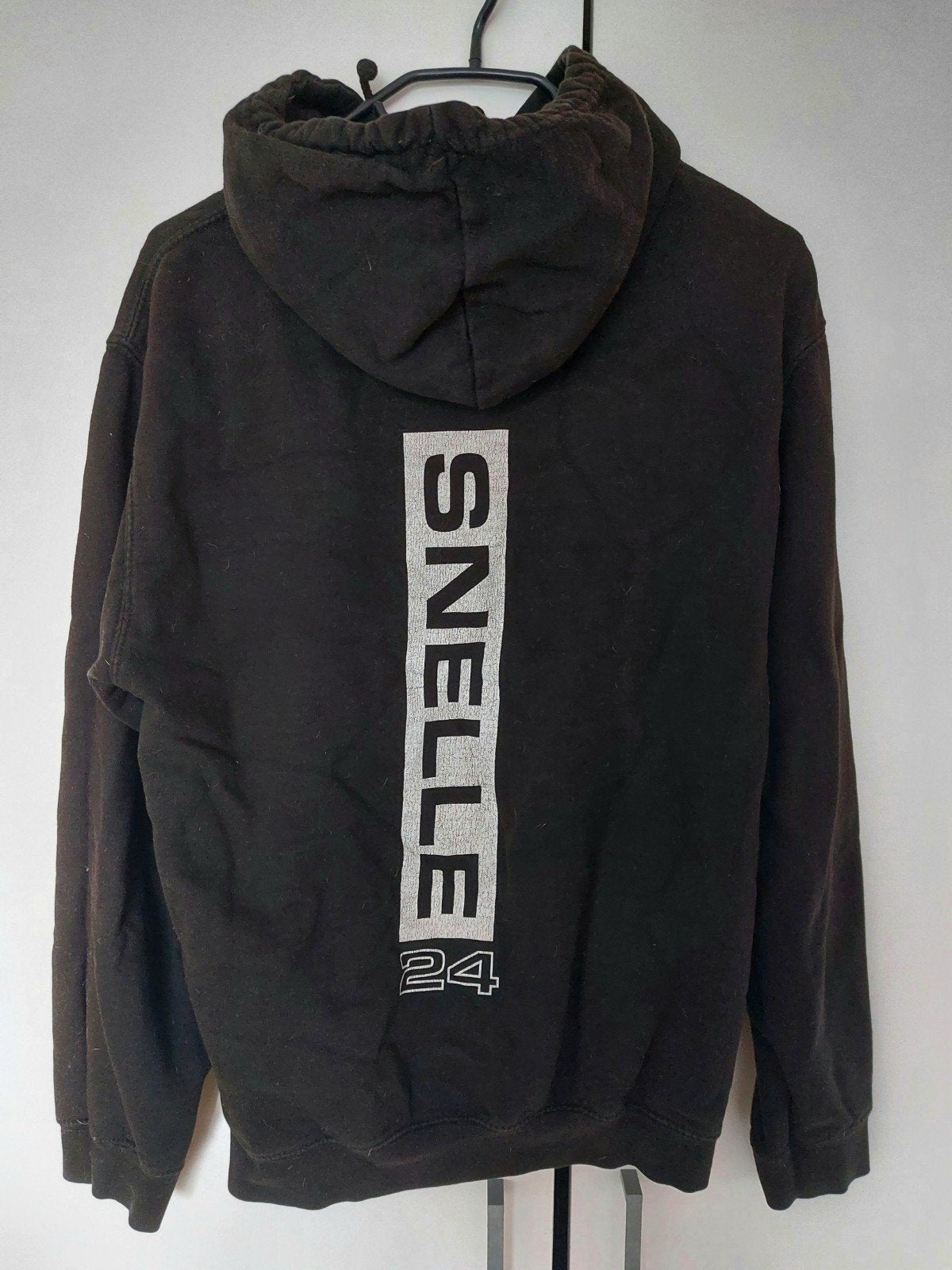 Zwarte hoodie 'Vierentwintig' - Snelle, Zwart, Ophalen of Verzenden, Maat 36 (S), Gedragen