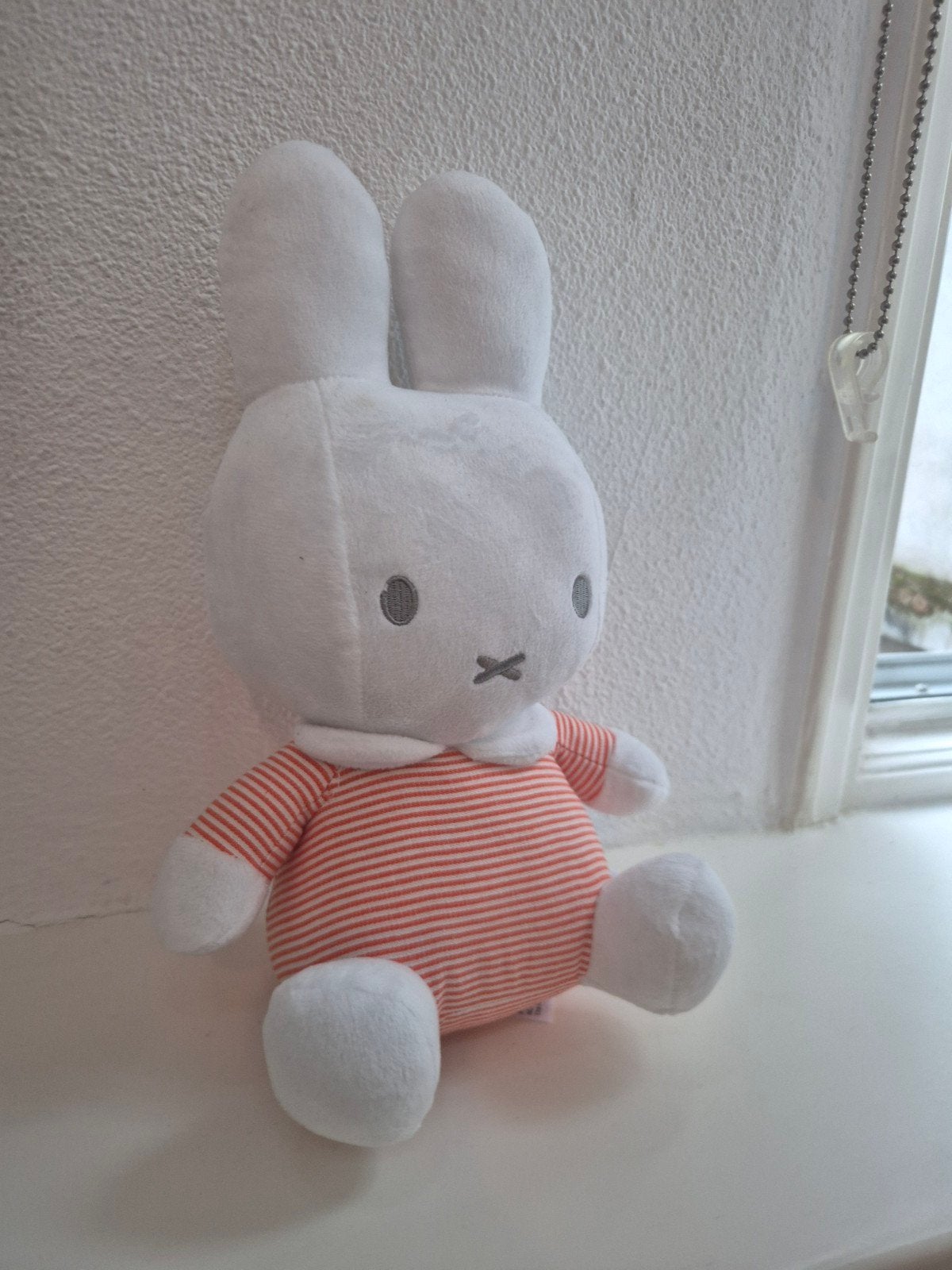Nijntje knuffel met gestreept shirt - Helemaal nieuw, Overige merken, Konijn, Nijntje, Ophalen of Verzenden