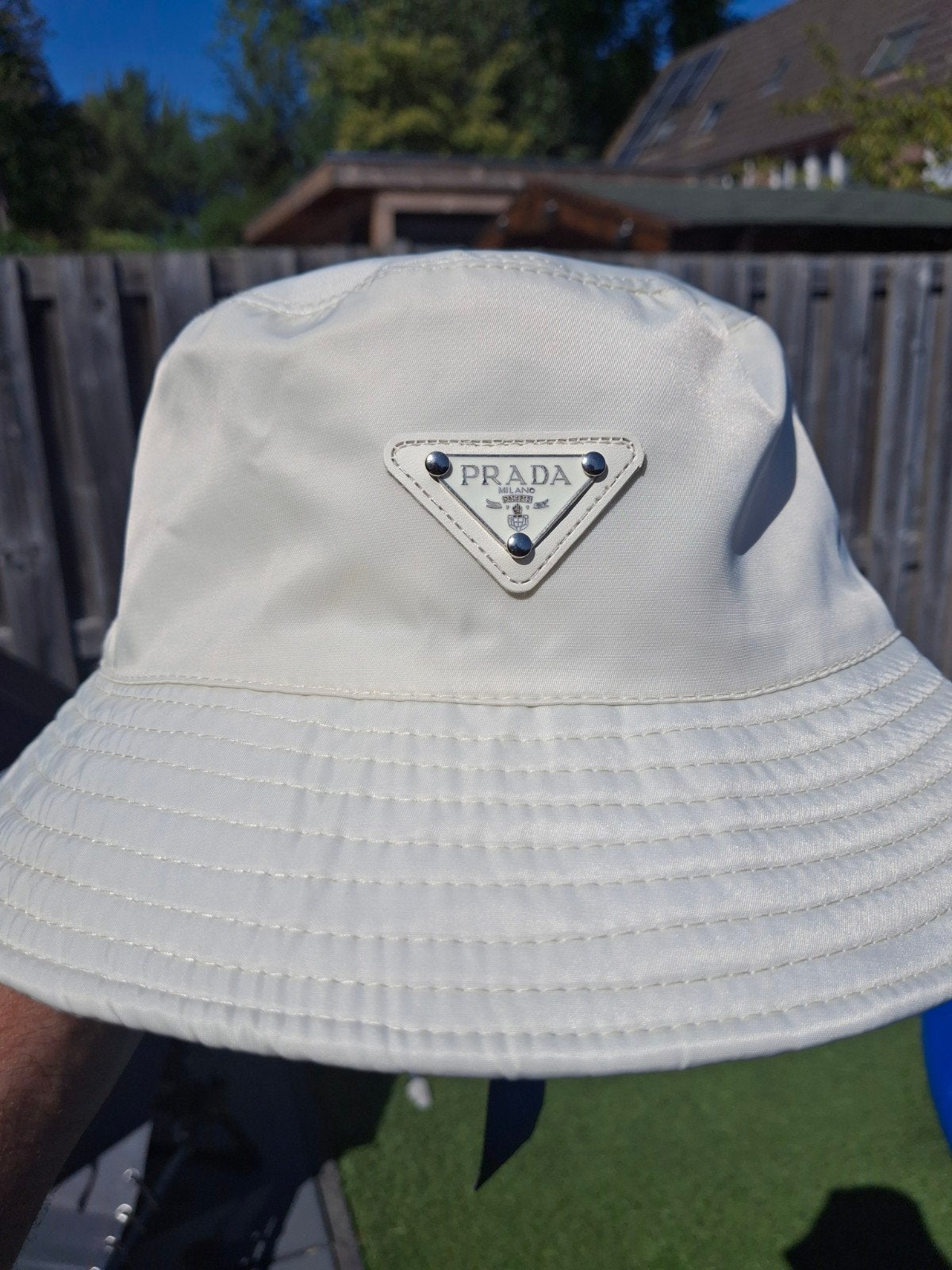 Prada Bucket Hat - nieuw, Kleding | Dames, Hoeden en Petten, Prada, Hoed, Nieuw, One size fits all