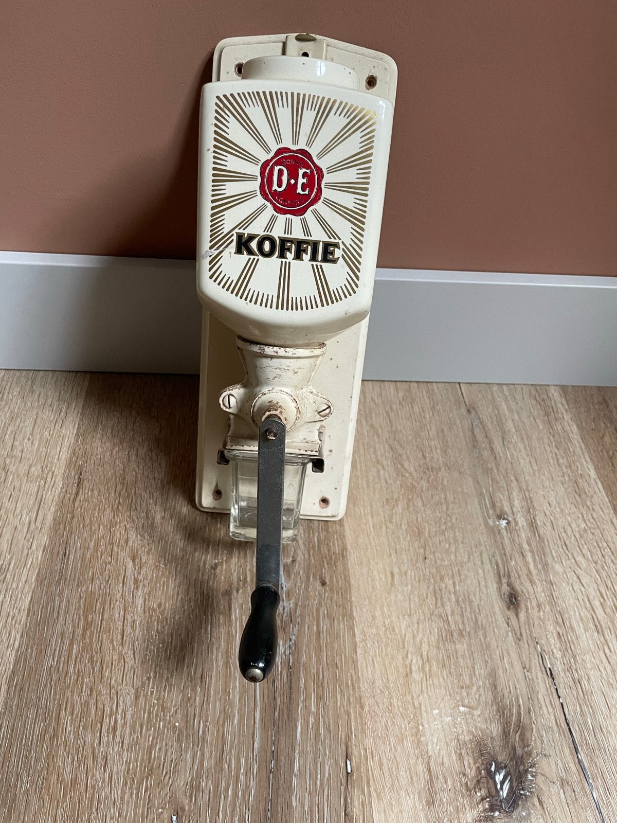 Nostalgische Douwe Egberts Koffiemolen (wandmodel), Ophalen