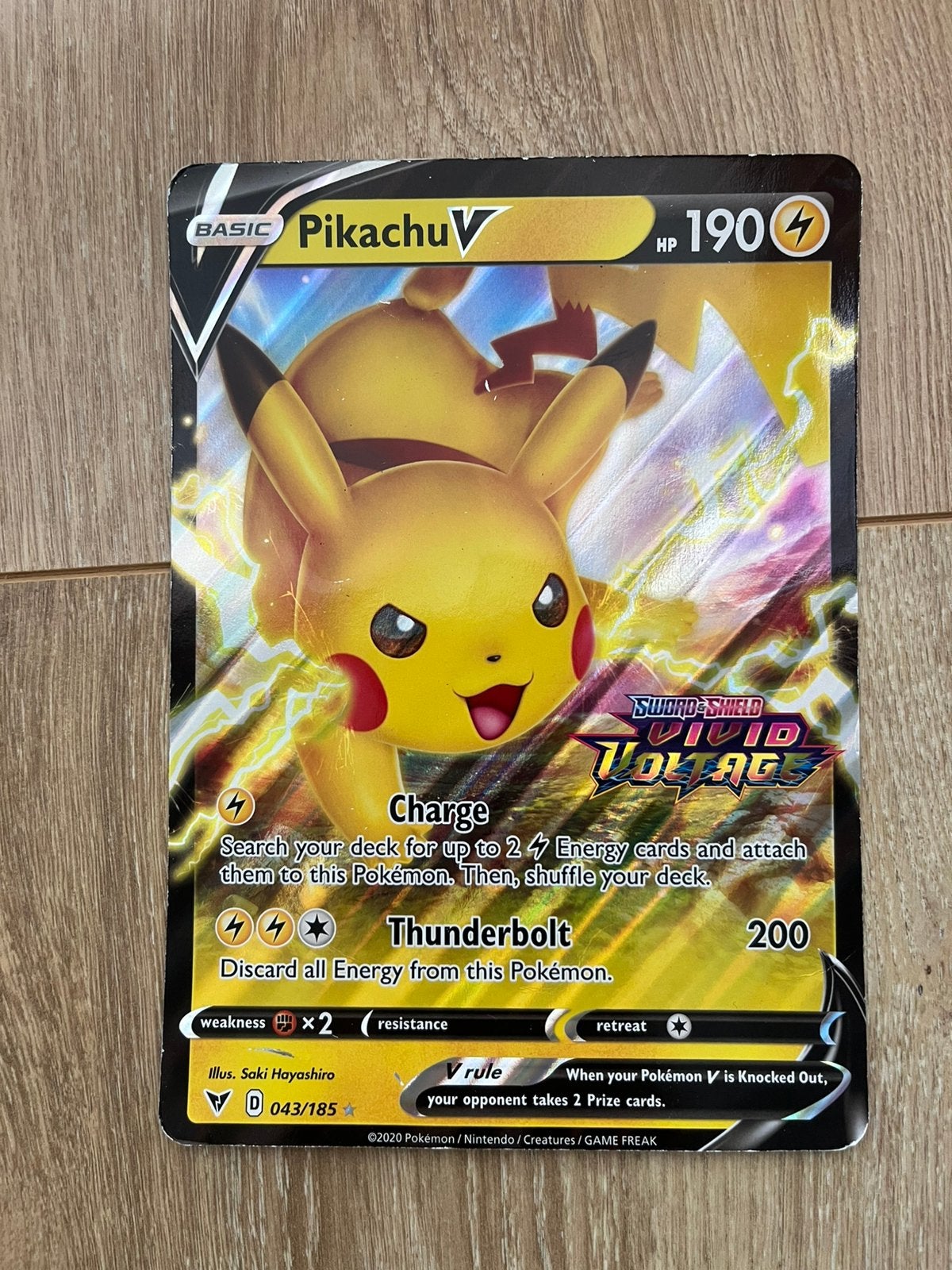 Pikachu grote kaart vivid voltage stamp pokemon, Ophalen of Verzenden, Zo goed als nieuw, Foil