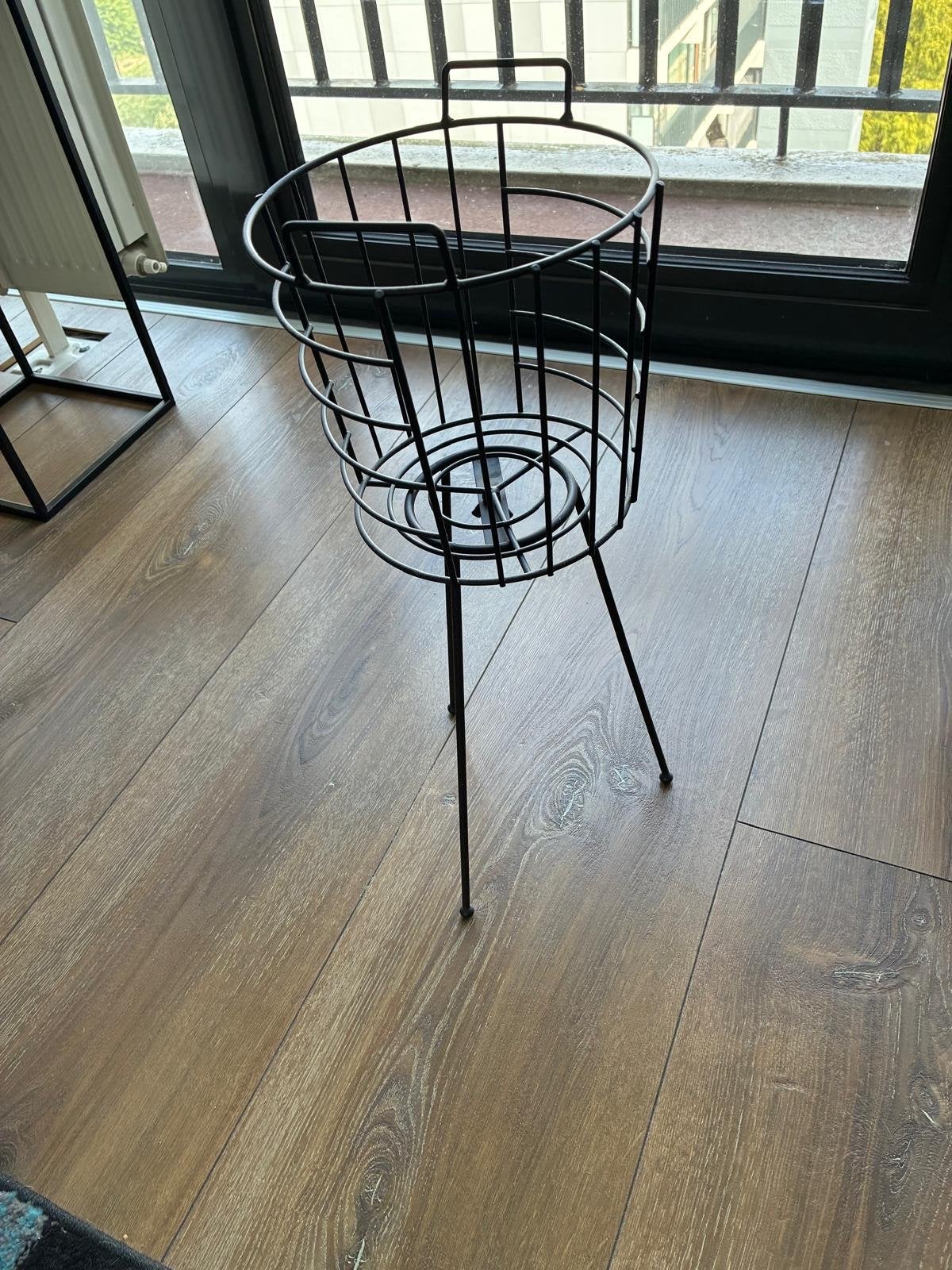 Zwarte metalen plantenstandaard / bloempot houder, Huis en Inrichting, Woonaccessoires | Overige, Ophalen, Gebruikt, Zwart, Metaal