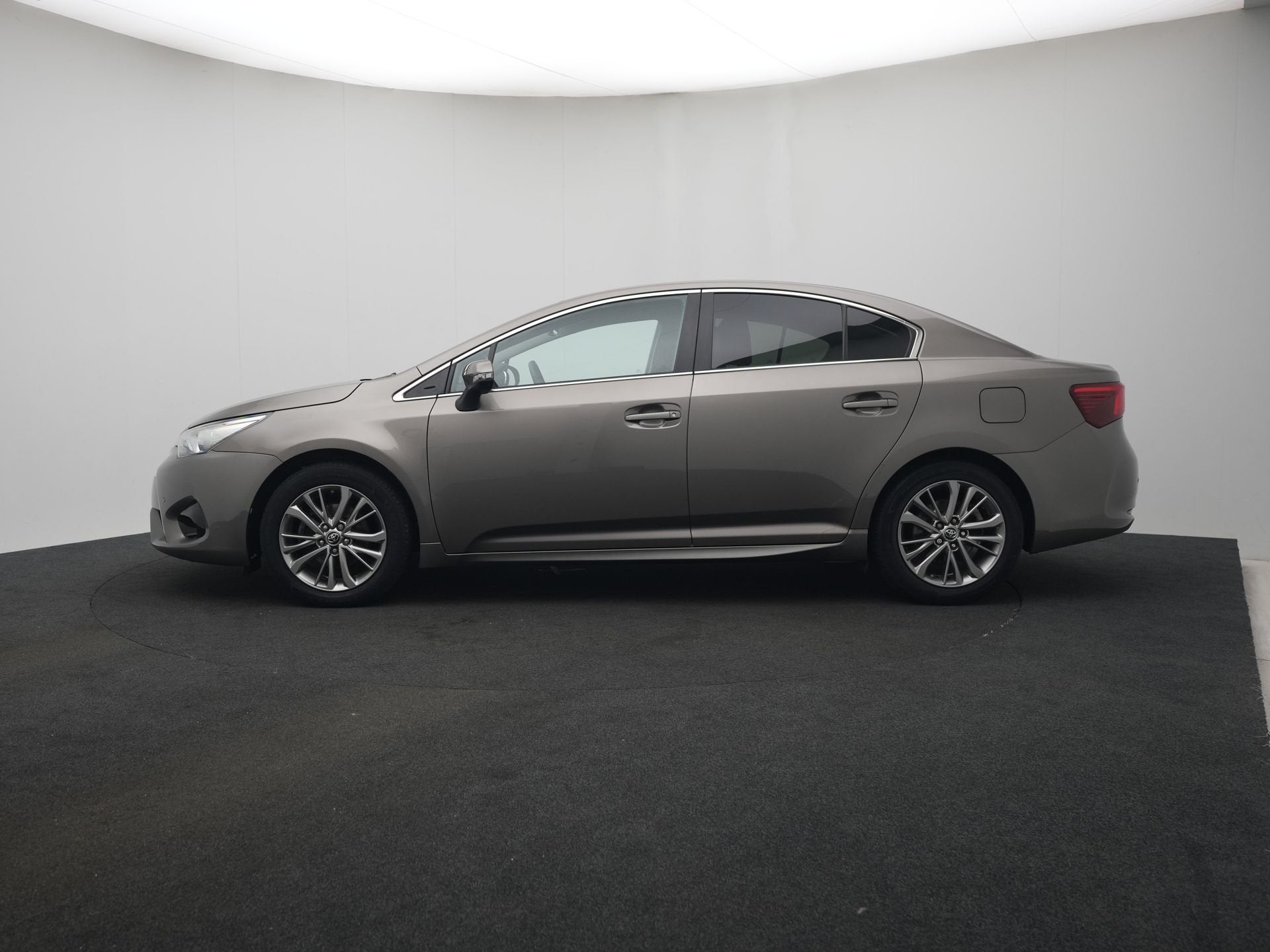 Toyota Avensis 1.8 VVT-i Executive | Stoelverwarming | Zwart, 4 cilinders, 1600 kg, Sedan, 500 kg
