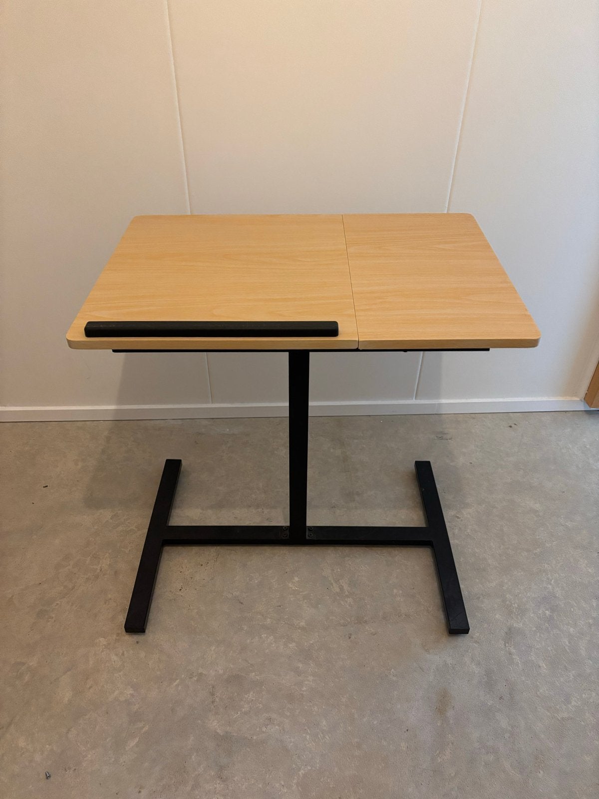 Verstelbare  laptoptafel/bijzettafel - houtlook, Computers en Software, Laptoptafels, Gebruikt, In hoogte verstelbaar, Ophalen