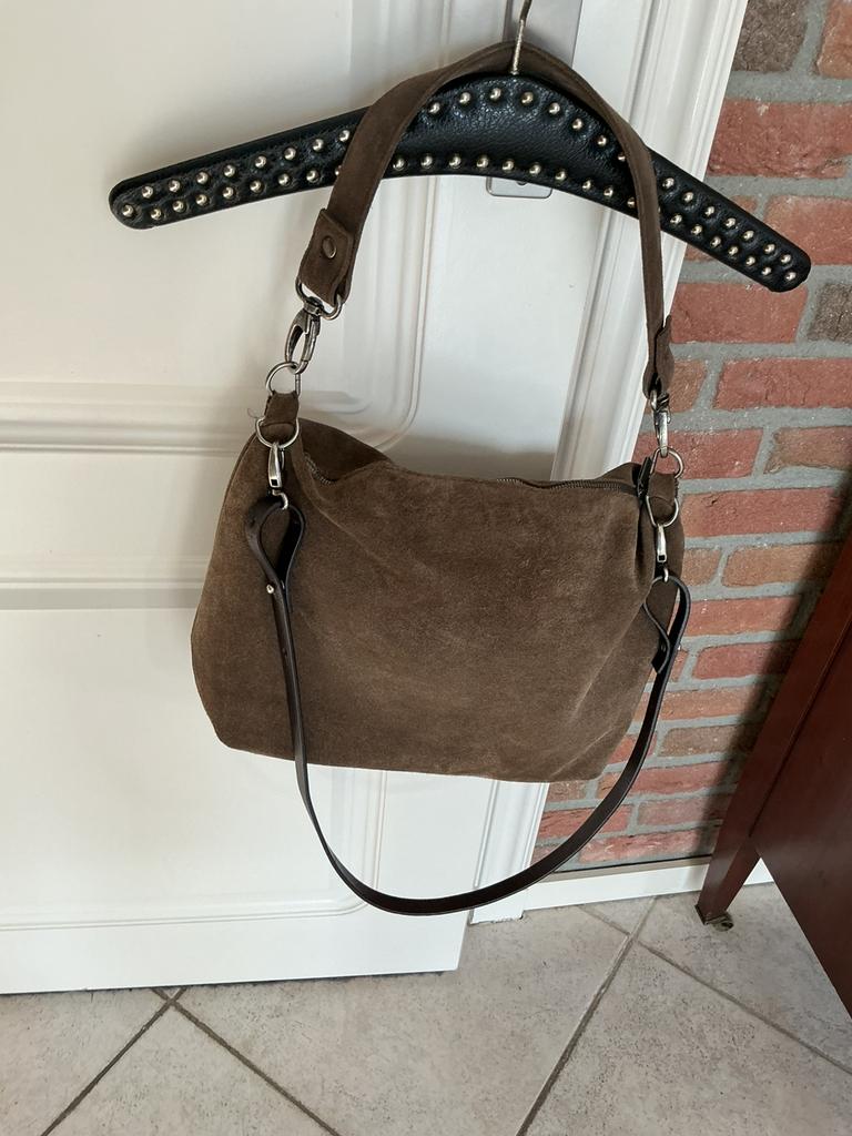 Ellen Truijen Bruine Suède Tas -“ little bridle”., Sieraden, Tassen en Uiterlijk, Tassen | Damestassen, Ophalen of Verzenden, Gebruikt