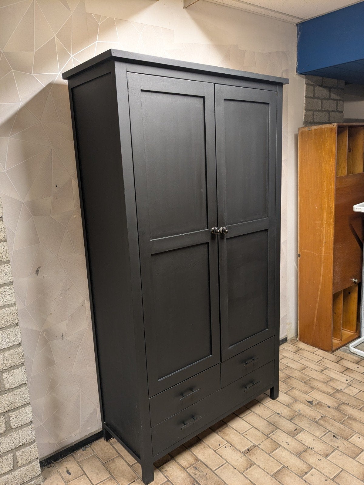 Moderne matzwarte kast, Ophalen, 25 tot 50 cm, 100 tot 150 cm, 150 tot 200 cm