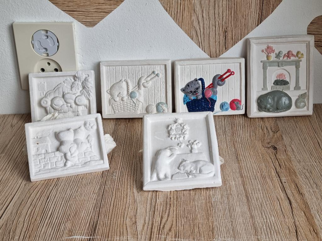 6 Mooie Vintage Schilderijtjes van Gips met Katten Poezen, Gebruikt, Verzenden, Steen/keramiek, Wandtegel