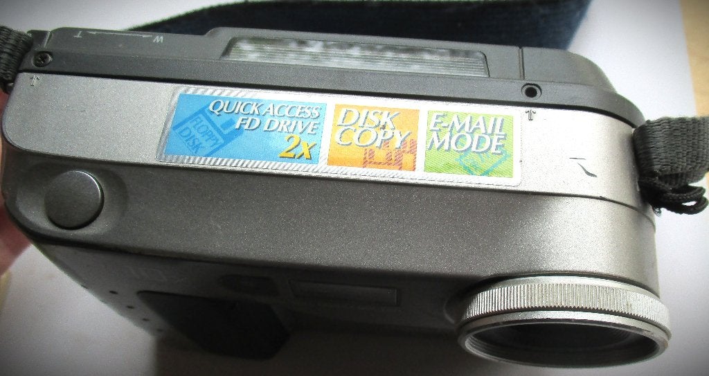 Foto 4 van Sony Mavica Digital MVC-FD71~Vintage Camera jrn 90 + Oplader
