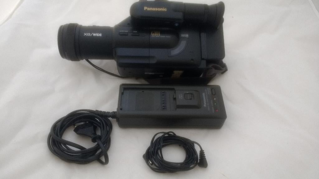Panasonic Videocamera NV-G101E + Bag + Extras, Audio, Tv en Foto, Videocamera's Analoog, Ophalen of Verzenden, Overige typen