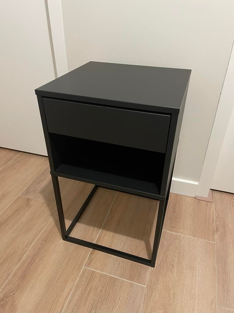 IKEA VIKHAMMER Nachtkastje - Zwart, Ophalen, Minder dan 45 cm, Metaal of Aluminium, 55 tot 70 cm