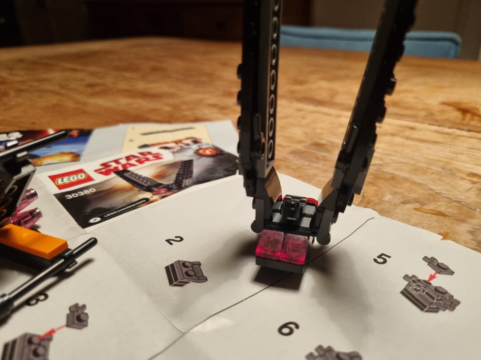 Foto 5 van LEGO Star Wars Kylo Ren's Shuttle (30380) uit 2016