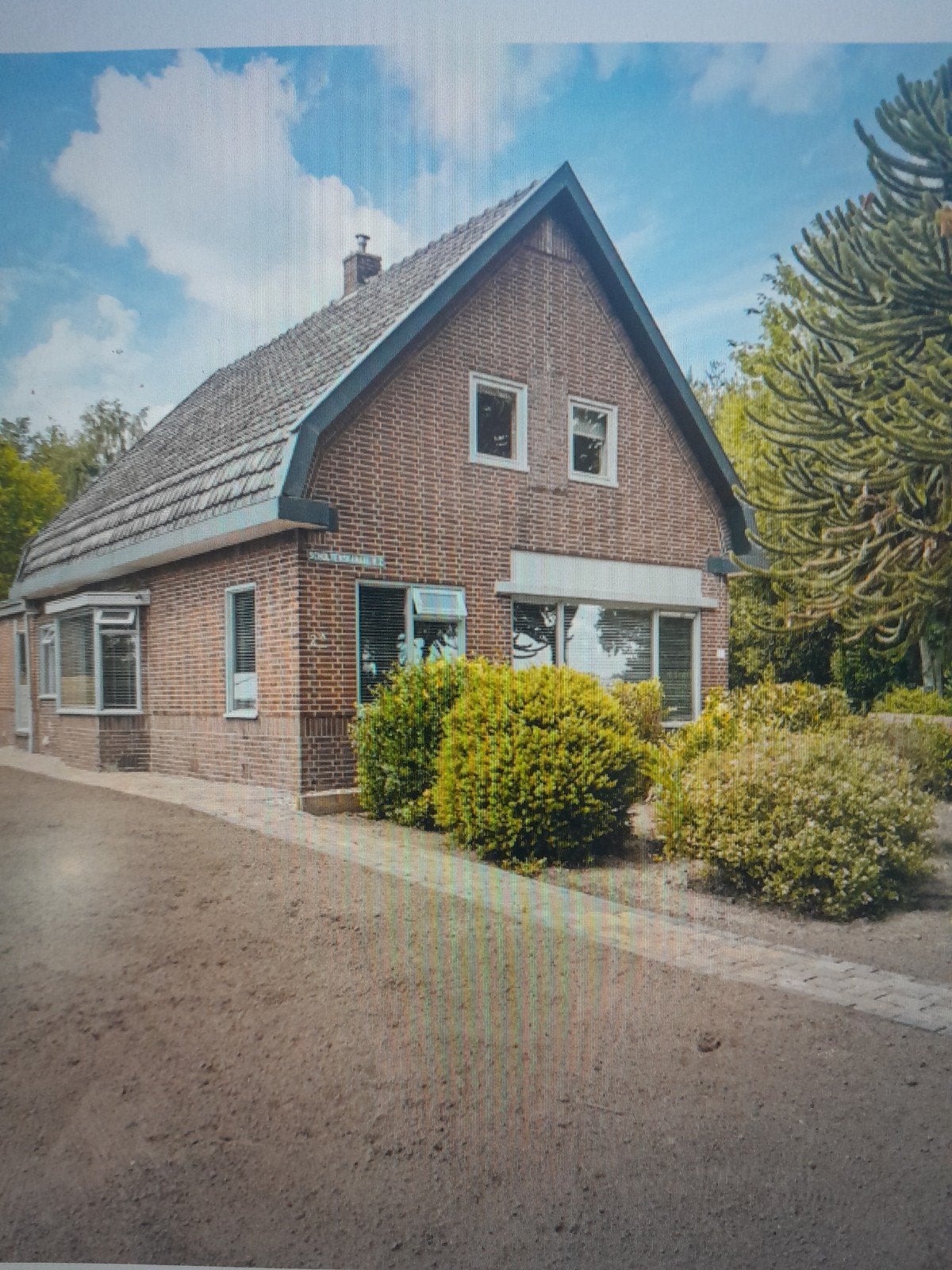 Halfvrijstaande woning te koop priis 375.000,00 euro