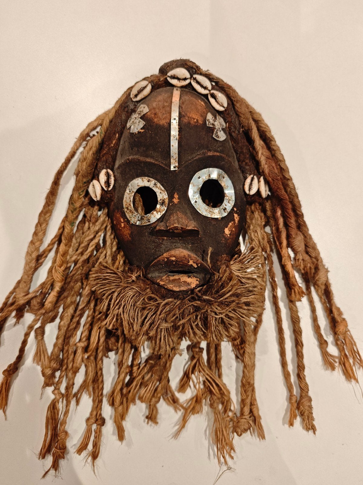 Uniek Authentiek Afrikaans Masker met Schelpen en dreadlocks, Hout, Bruin, Afrika, Masker