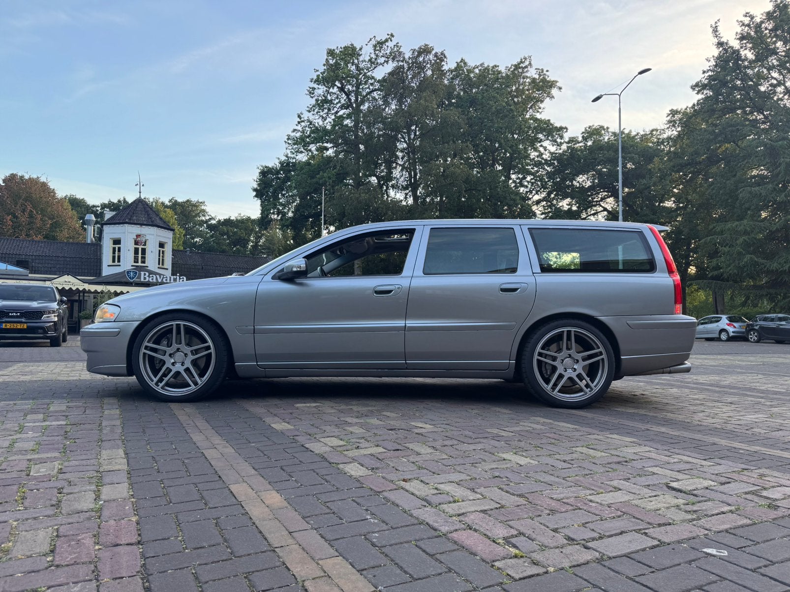 Volvo V70 2.5 R Geatronic 2006 electric silver, Auto's, Volvo, Particulier, V70, 4x4, ABS, Airbags, Airconditioning, Automatische klimaatregeling