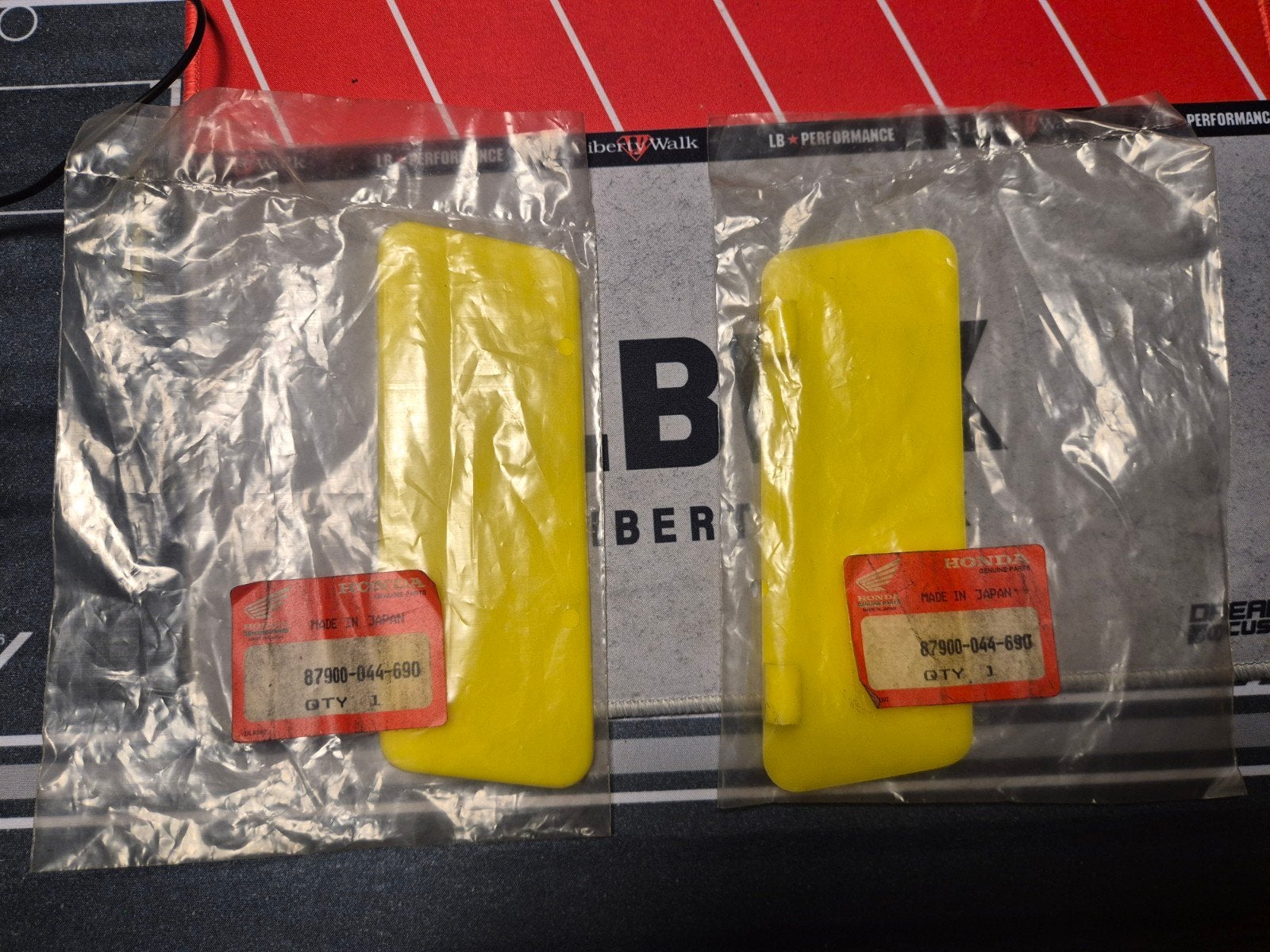 NOS Gele Plaatjes Honda P50 / PC50 / Amigo 87900-044-690, Ophalen of Verzenden, Nieuw, Overige merken