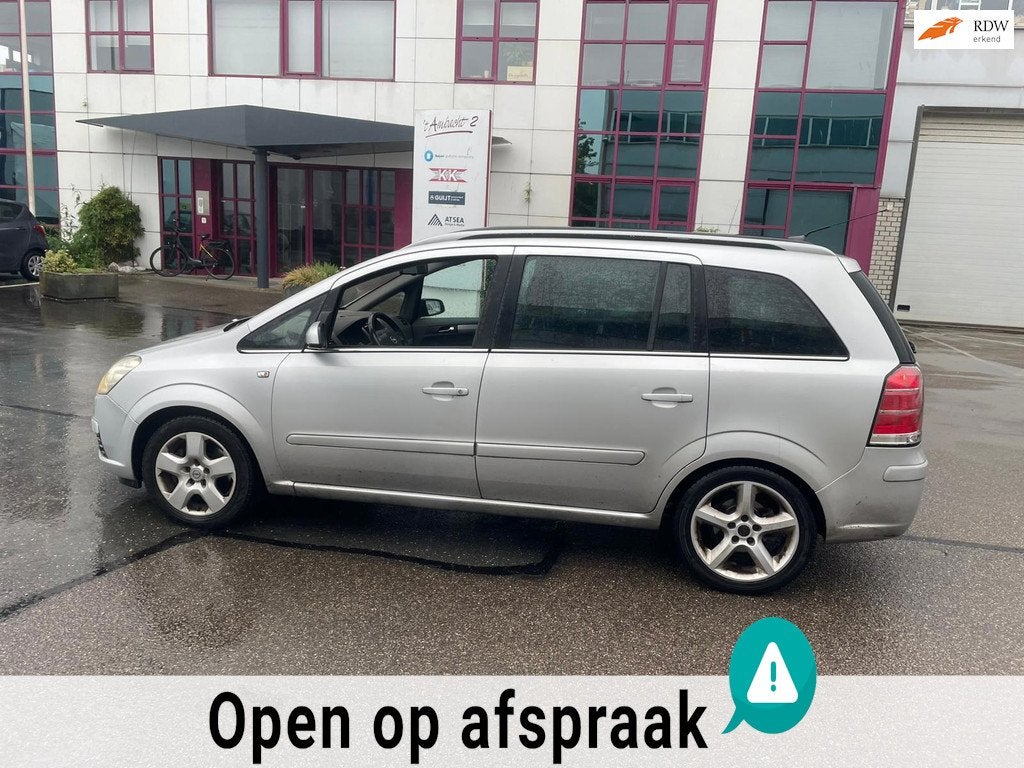 Opel Zafira 2.2 AUTOMAAT 7 ZITTER TREKHAAK LEER PANODAK, Auto's, Opel, Gebruikt, 4 cilinders, 150 pk, 7 stoelen