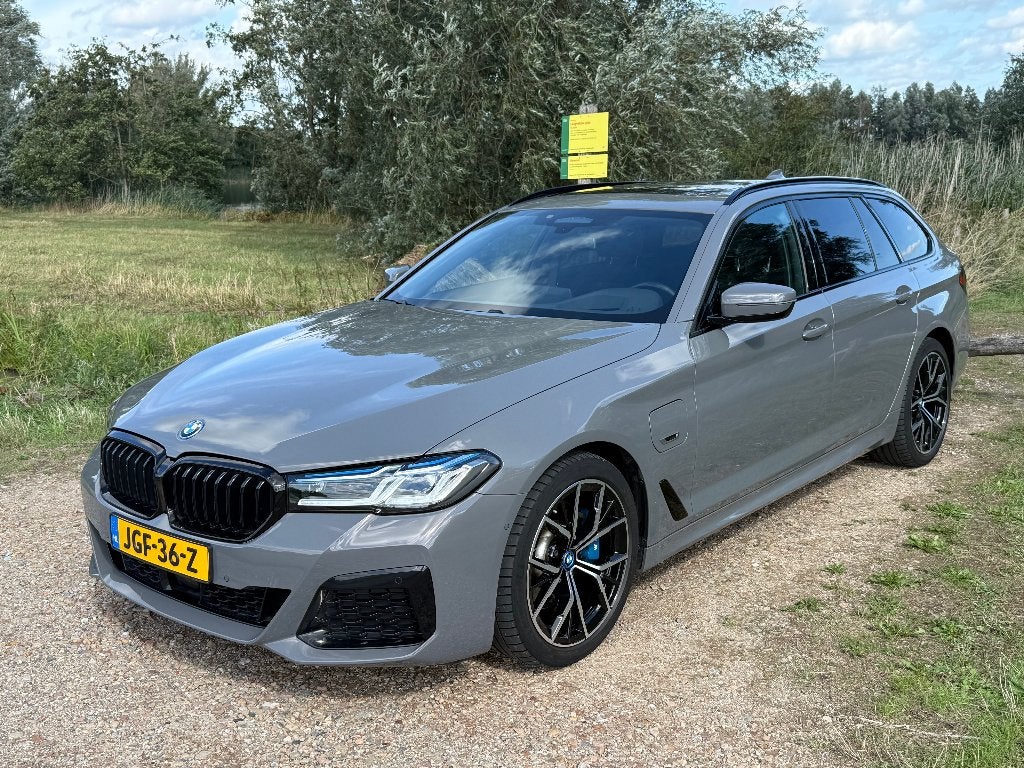 BMW 5-Serie 530e 292pk 2022 Full options | Pano HK Adaptive, Auto's, Automaat, Achterwielaandrijving, 4 cilinders, Alcantara