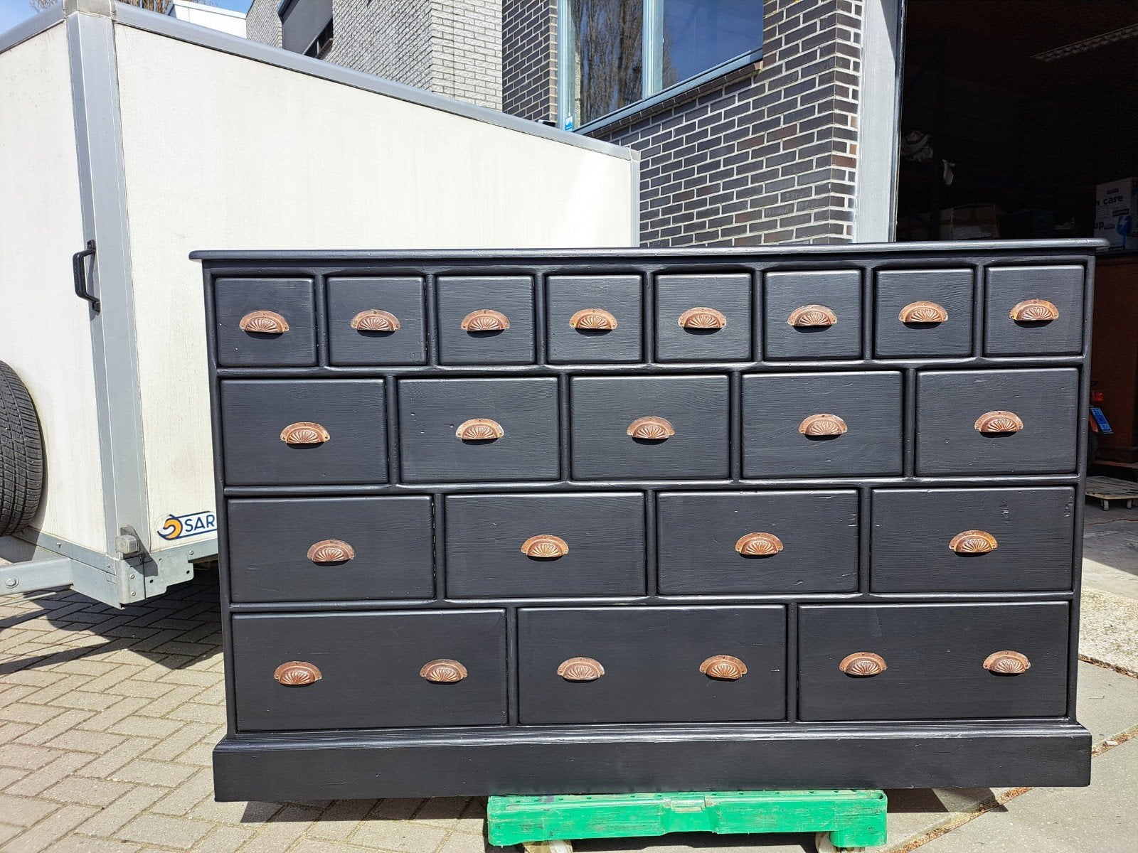 Mat zwarte ladekast refurbished