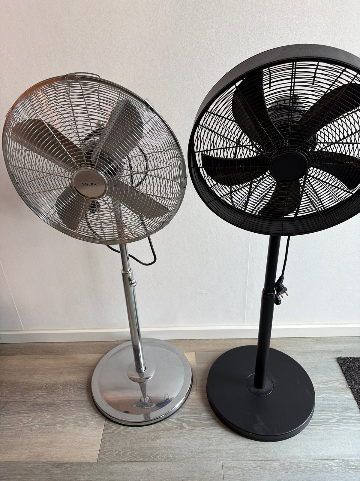 Set van 2 Statiefventilatoren - Zwart en Chroom, Ophalen, Zo goed als nieuw, Statiefventilator