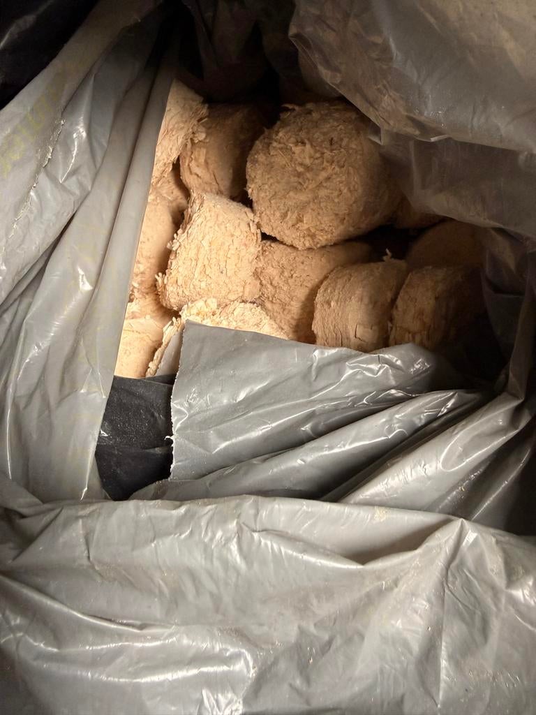 Geperst hout voor kachel of vuurton, Minder dan 3 m³, Ophalen, Overige houtsoorten, Blokken