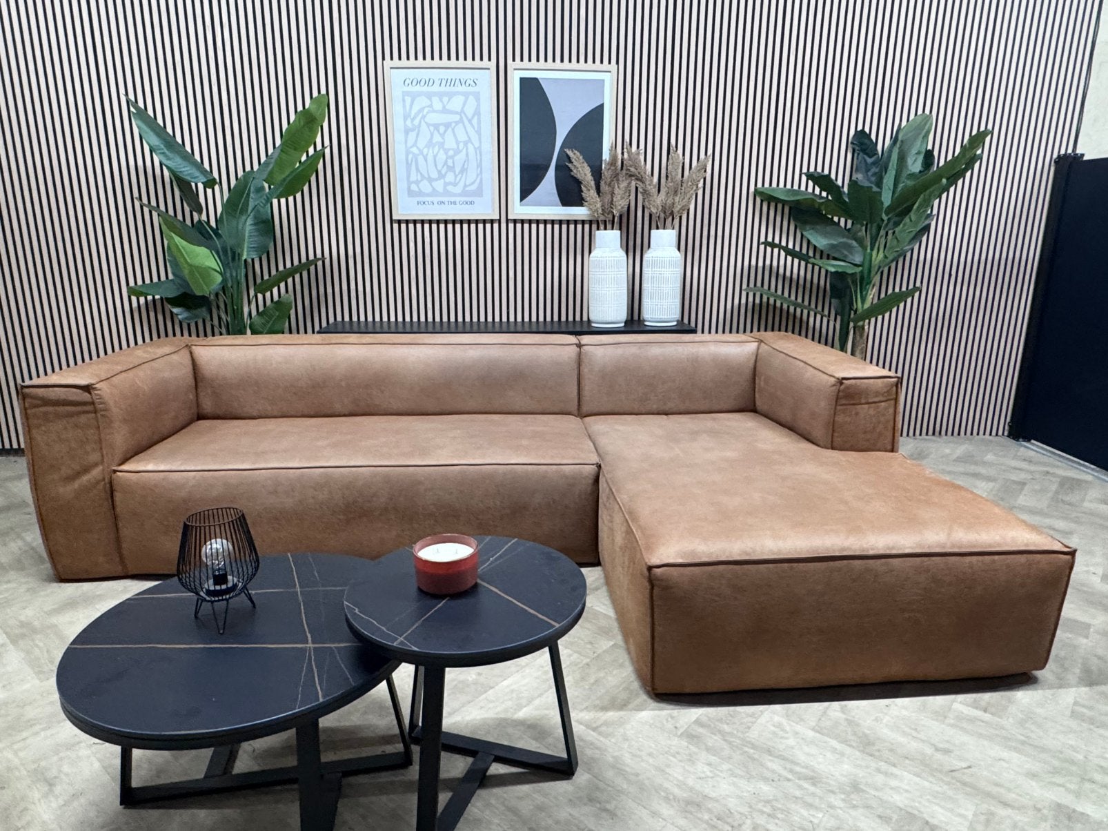 WOOOD Bean Hoekbank Eco Leer  - Cognac - 305 x 175, Huis en Inrichting, Banken | Bankstellen, Woood bean hoekbank modern industrieel cognac stoer
