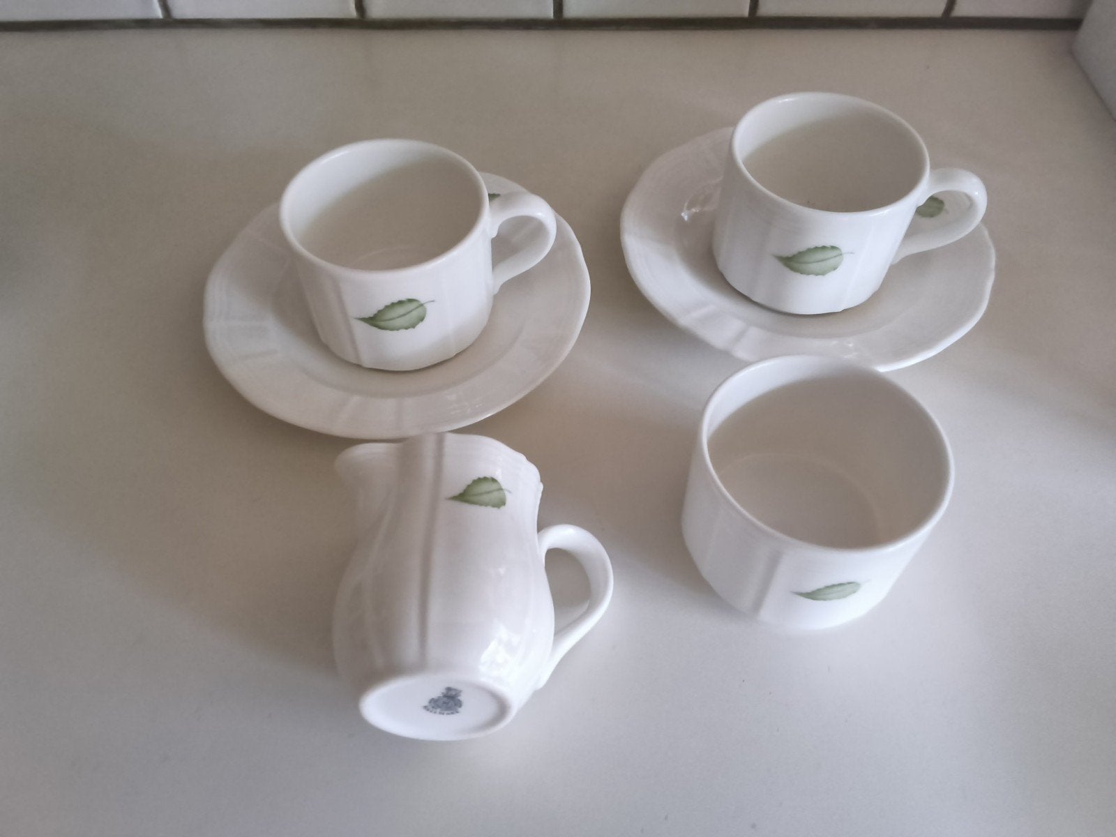 royal doulton  hall mark set: roomstel+ 2 kop en schotels, Ophalen of Verzenden, Zo goed als nieuw, Overige stijlen, Kop(pen) en/of Schotel(s)