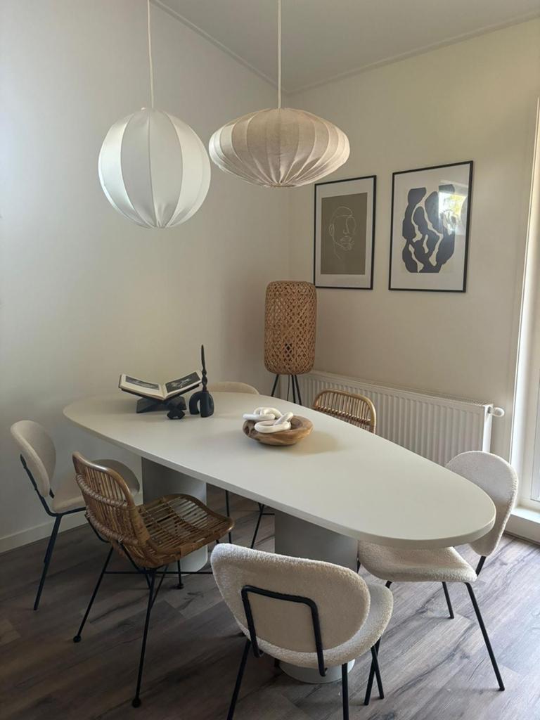 Nieuwe eettafel organische vorm, Ophalen of Verzenden, Ovaal, 200 cm of meer, 50 tot 100 cm
