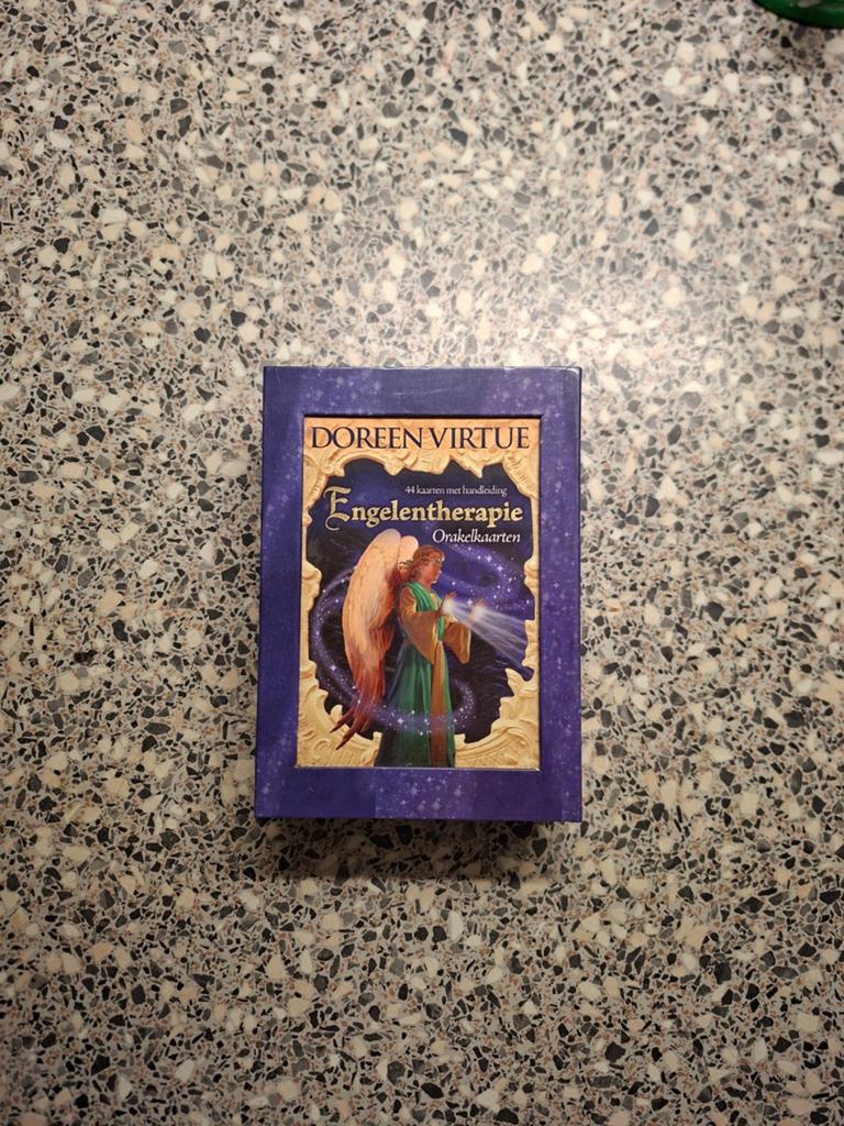 Doreen Virtue - Engelentherapie Orakelkaarten, Boeken, Esoterie en Spiritualiteit, Zo goed als nieuw, Overige typen, Tarot of Kaarten leggen