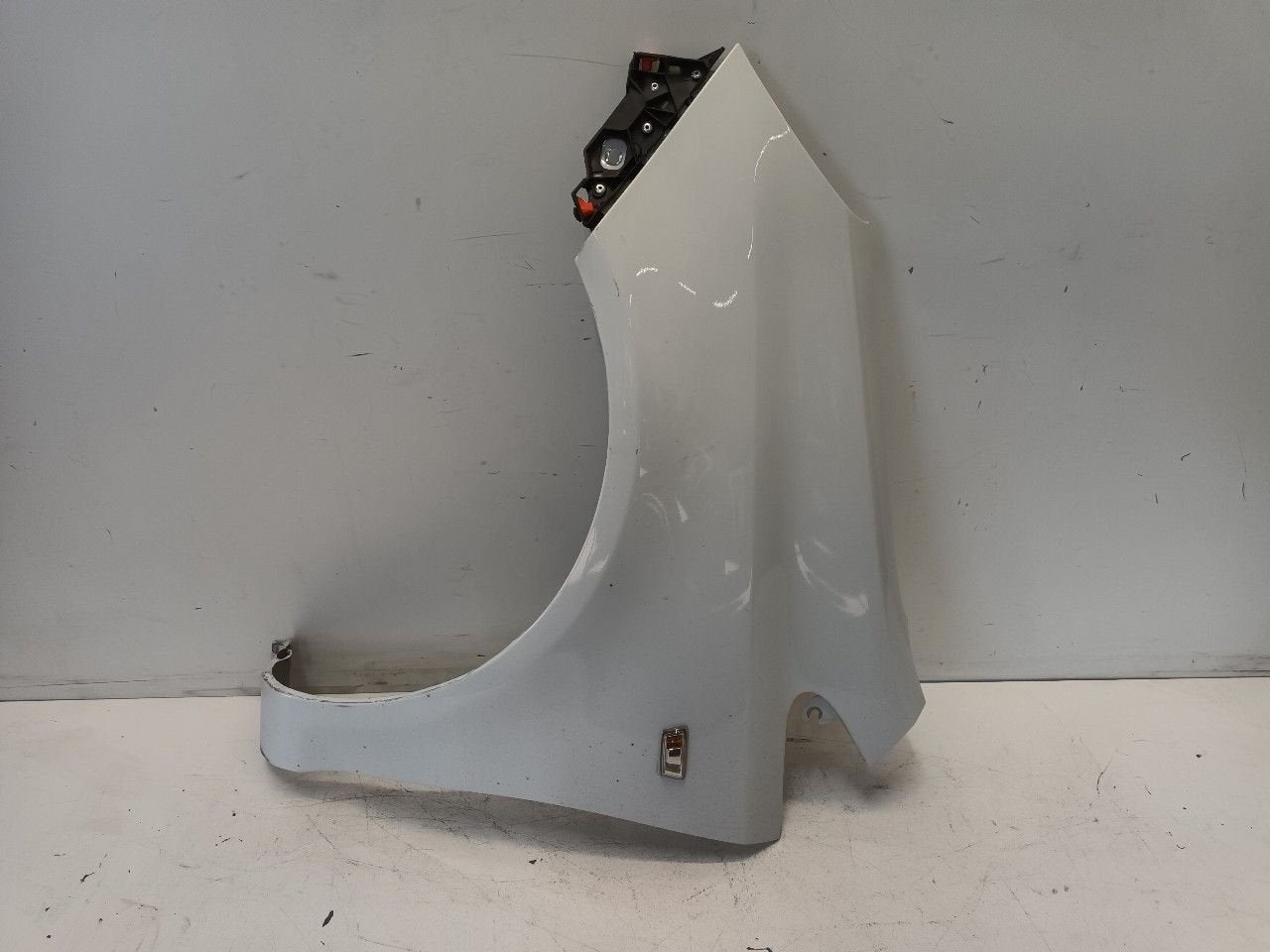 Spatbord links voor Opel Corsa, Auto-onderdelen, Onderdelen@venauto.nl, Van der Ven Autorecycling B.V., Gebruikt, Ettenseweg 76, 4706 PB Roosendaal, The Netherlands