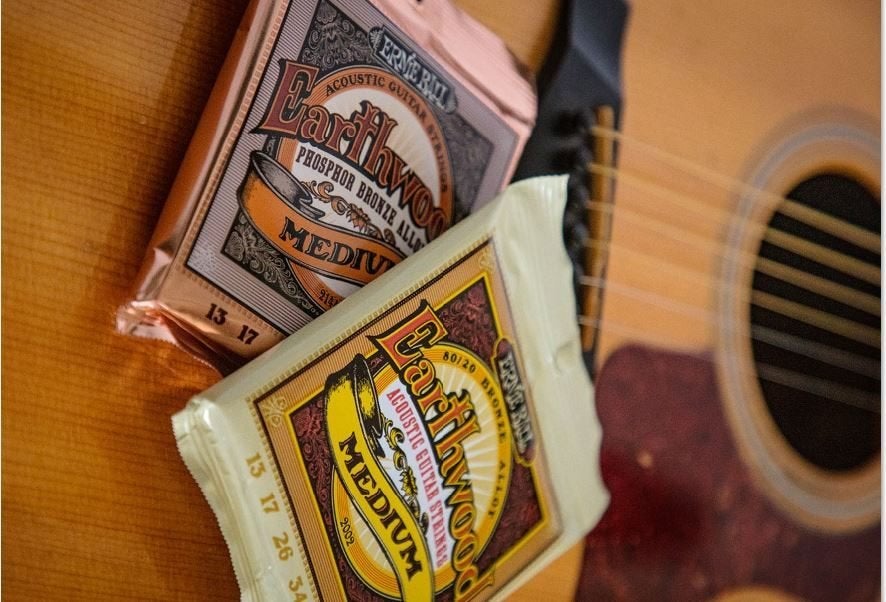 doosje vol akoestische snaren set medium tenson, Muziek en Instrumenten, Ophalen of Verzenden, Nieuw, Klassieke of Spaanse gitaar