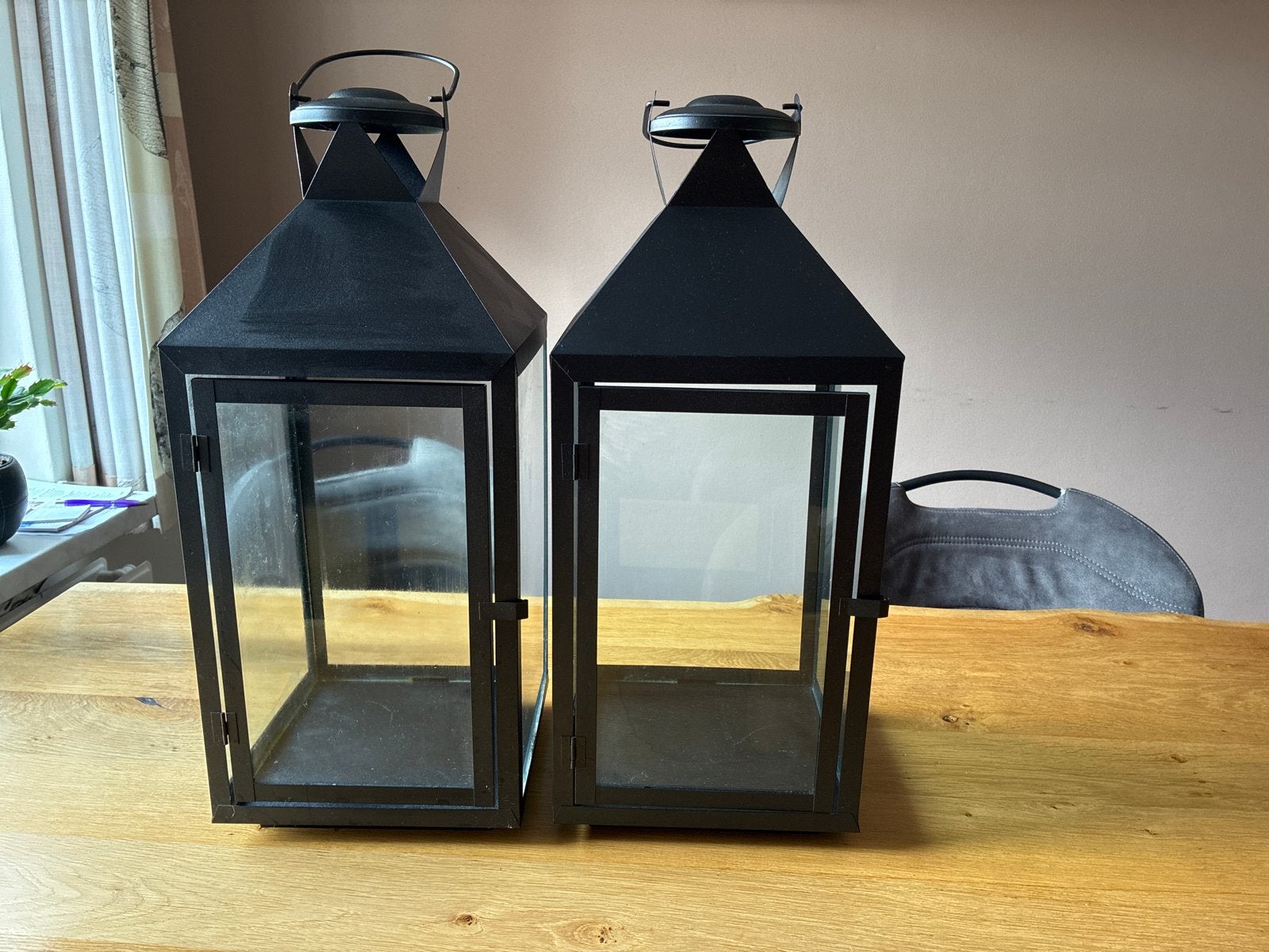 Set van 2 zwarte metalen lantaarns - samen € 5,00, Gebruikt, Lantaarn, Zwart, Ophalen of Verzenden