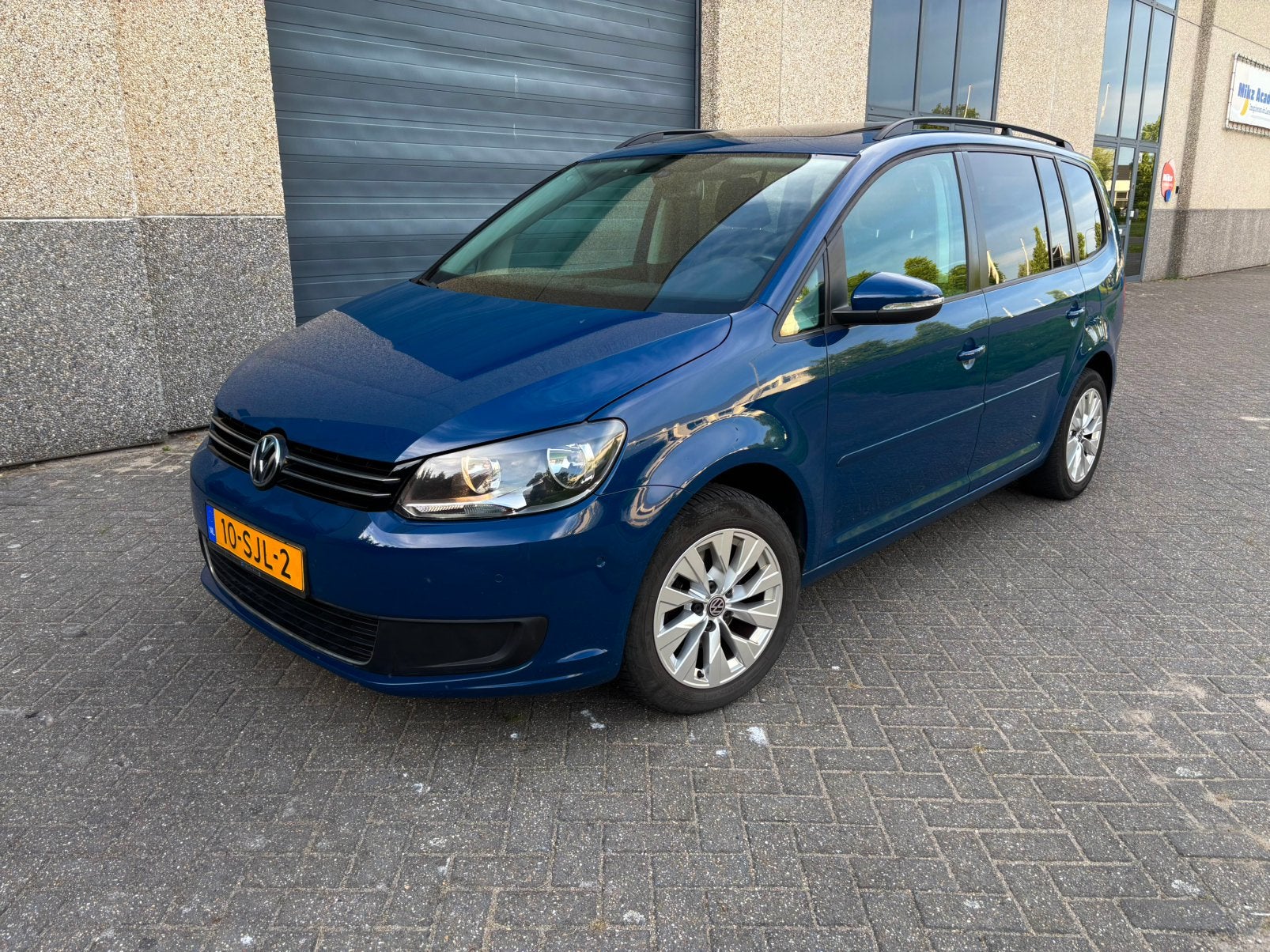 VW Touran 1.2 TSI 2011 218000km panorama dak leer trekhaak!, Auto's, Volkswagen, 4 cilinders, Blauw, 75 €/maand, Handgeschakeld