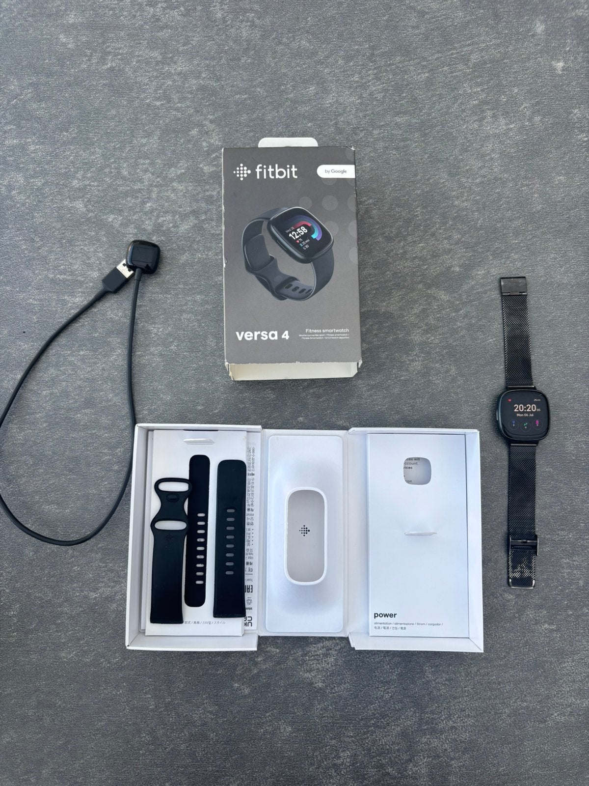 Fitbit versa 4, Ophalen, Hoogte, Zwart, Zo goed als nieuw